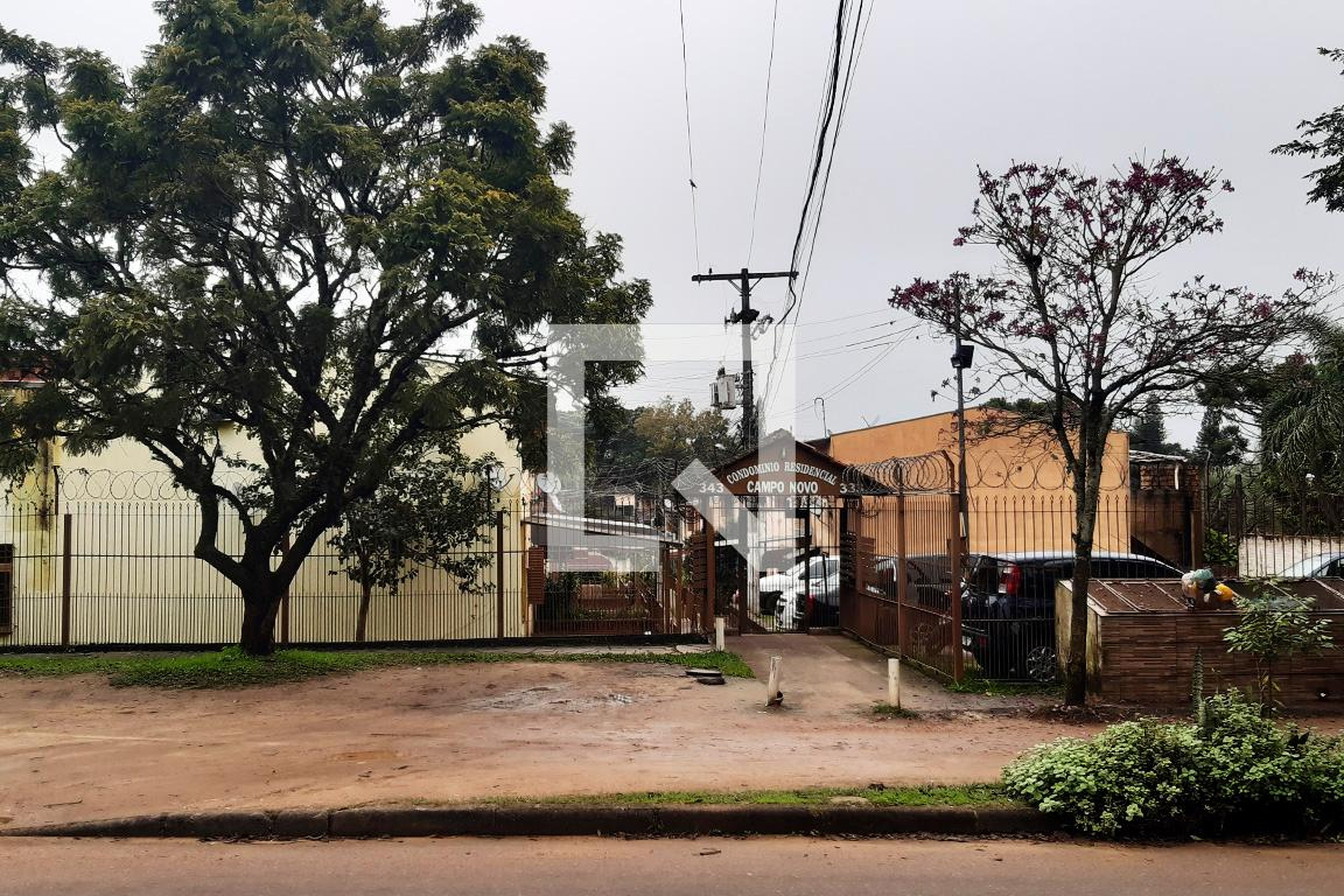 Fachada do Condomínio Condomínio em Estrada Jorge Pereira Nunes, 343