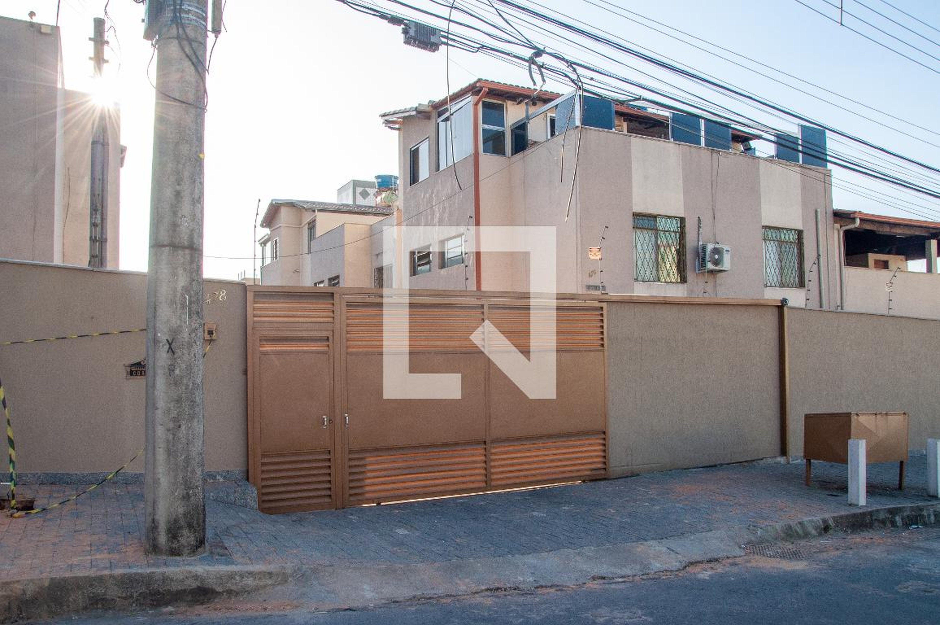 Fachada Condomínio em Rua Professor Pedro Coelho, 478