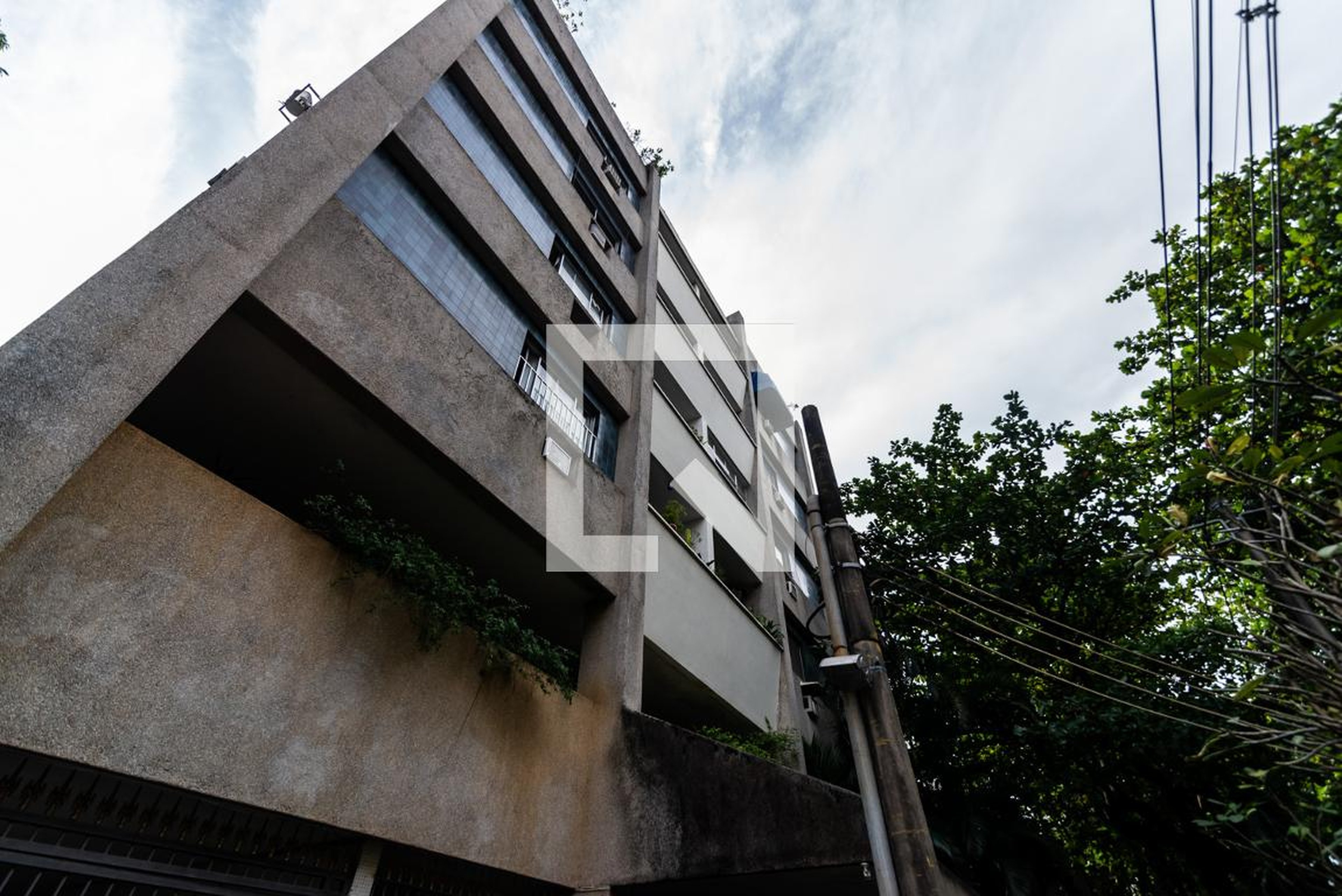 Fachada Condomínio em Rua Borda do Mato, 254