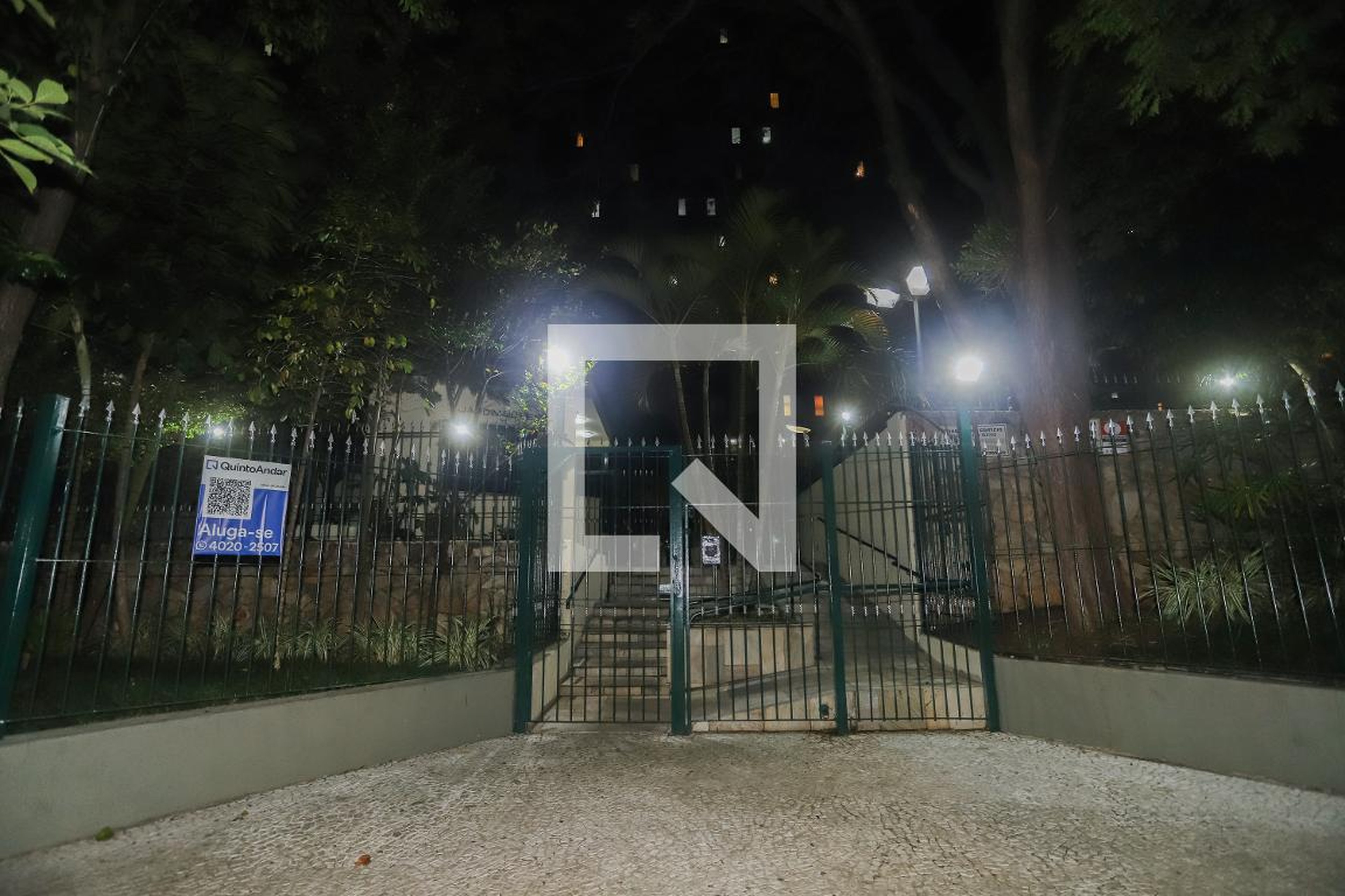 Fachada Condomínio em Rua Doutor Albuquerque Lins, 101