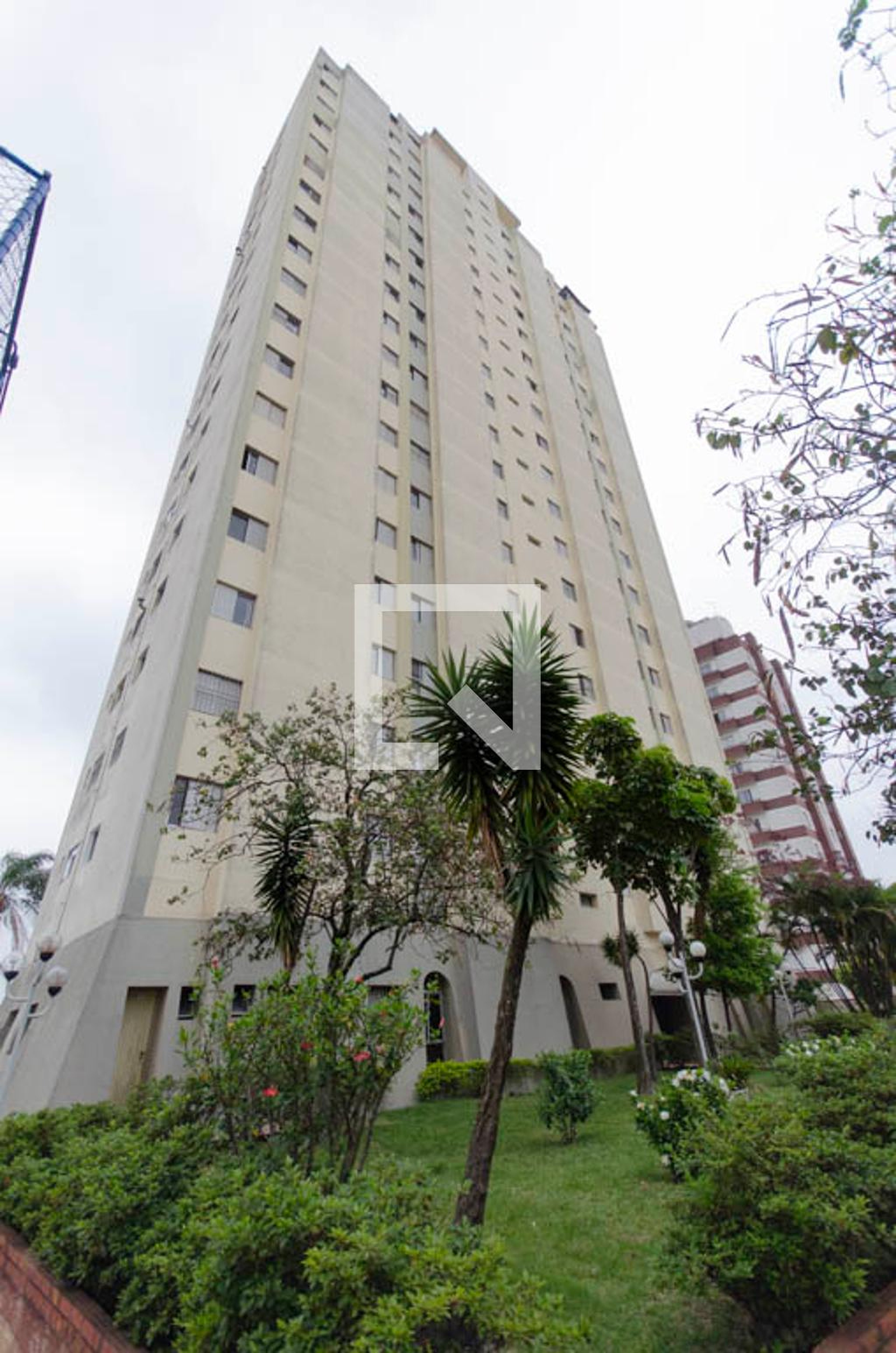 Fachada Condomínio em Rua Francisco Mandú, 270