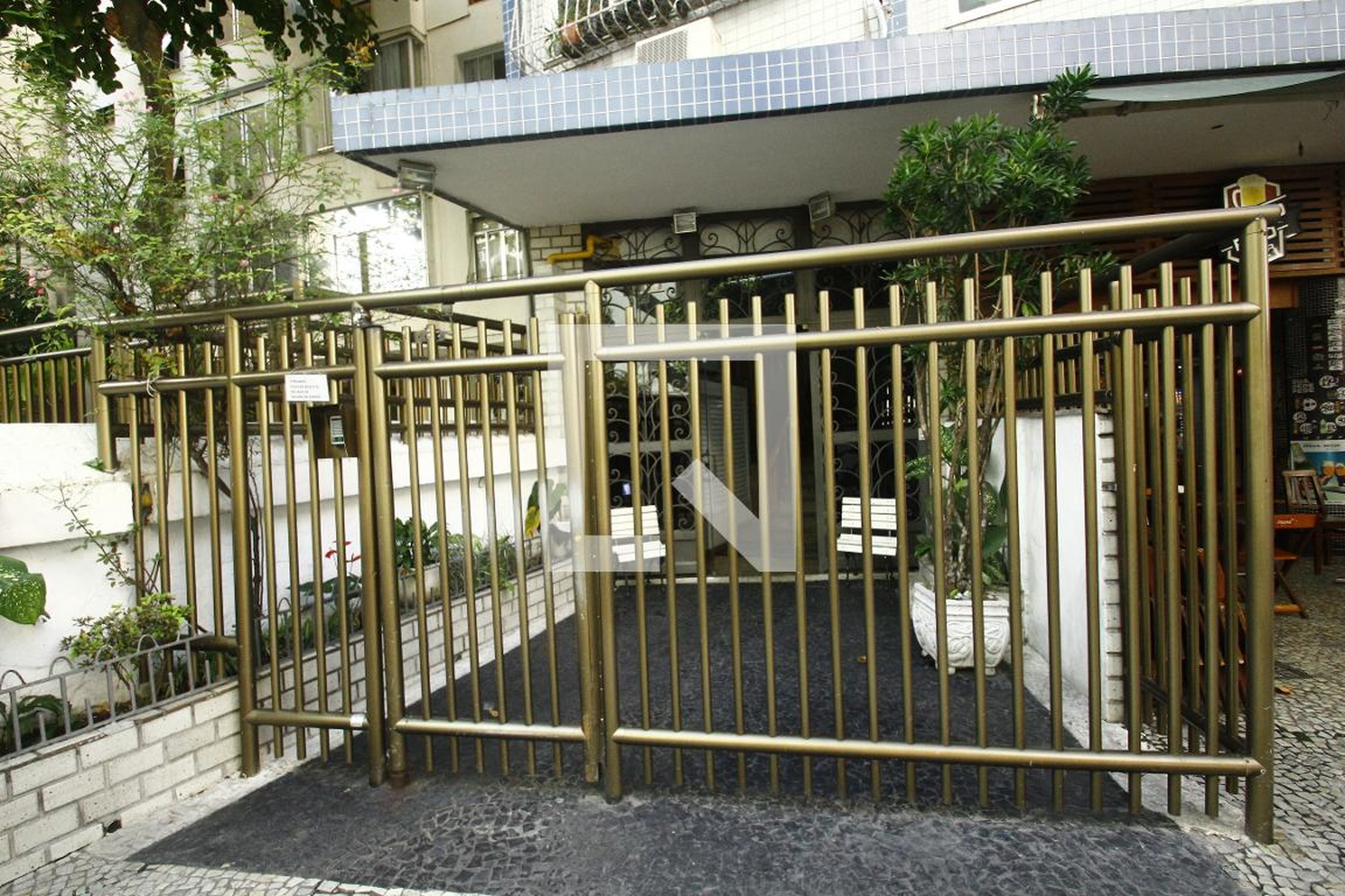 Entrada do Prédio - null