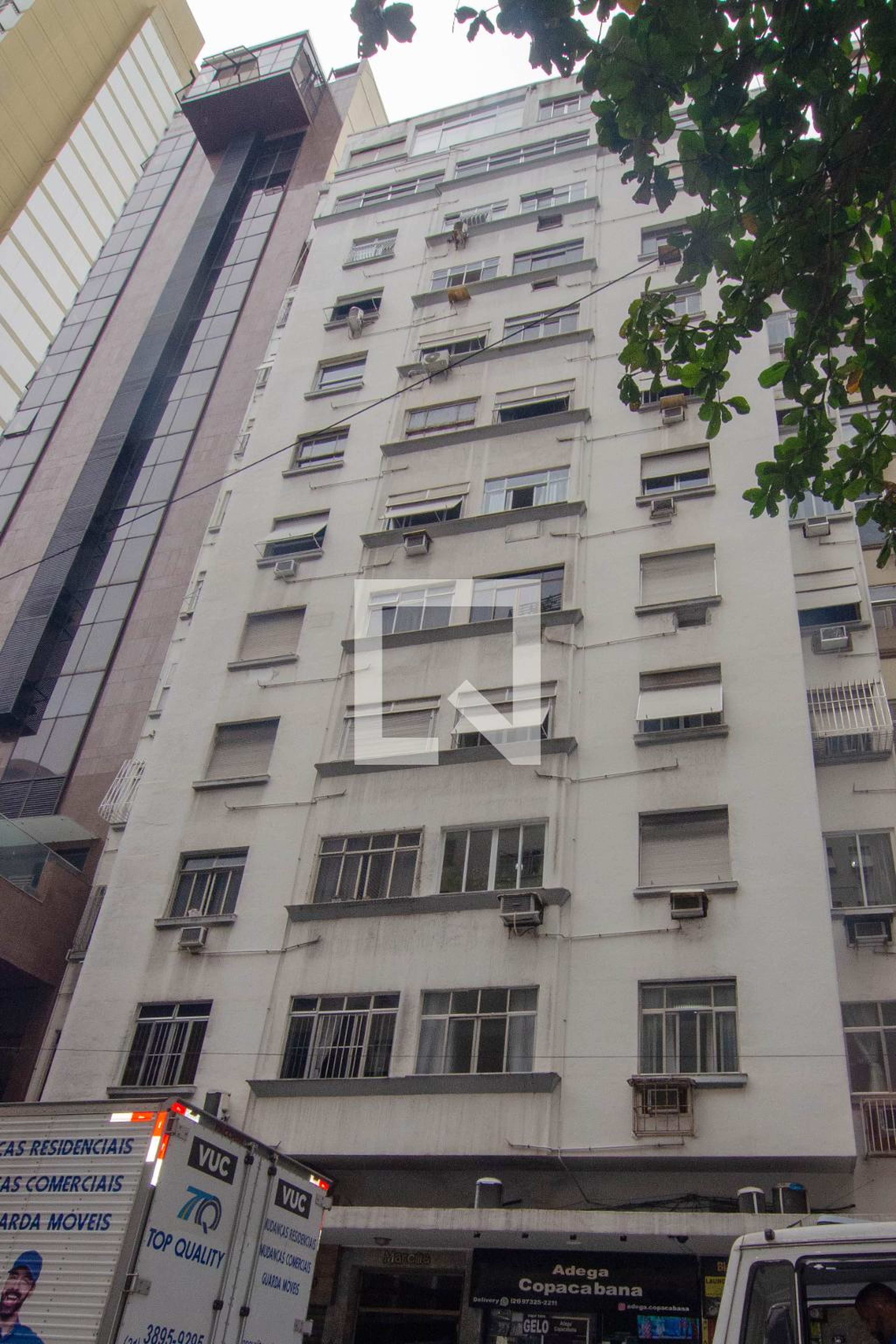 Fachada Condomínio em Rua Xavier da Silveira, 15 B