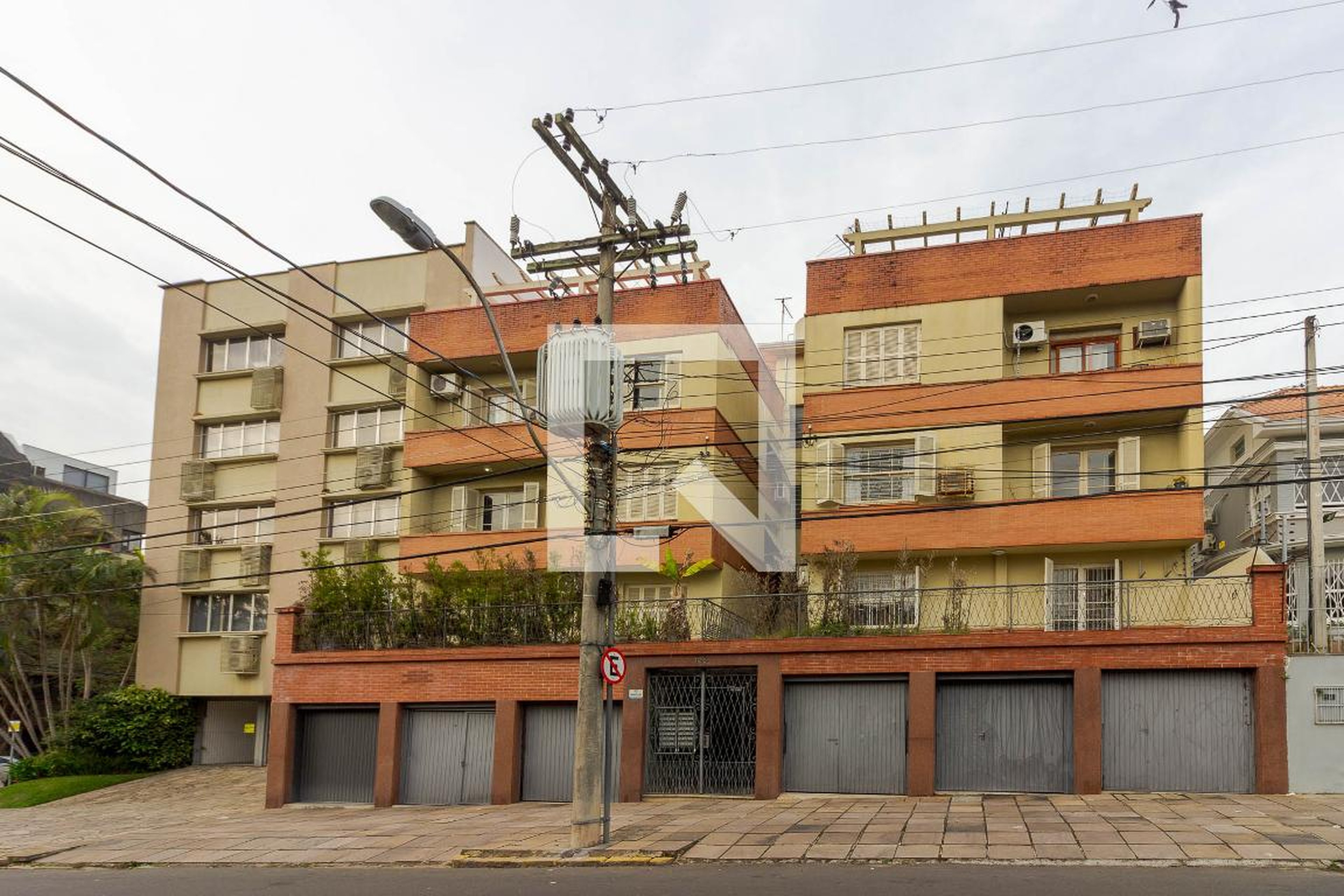 Fachada Condomínio em Rua João Abbott, 125