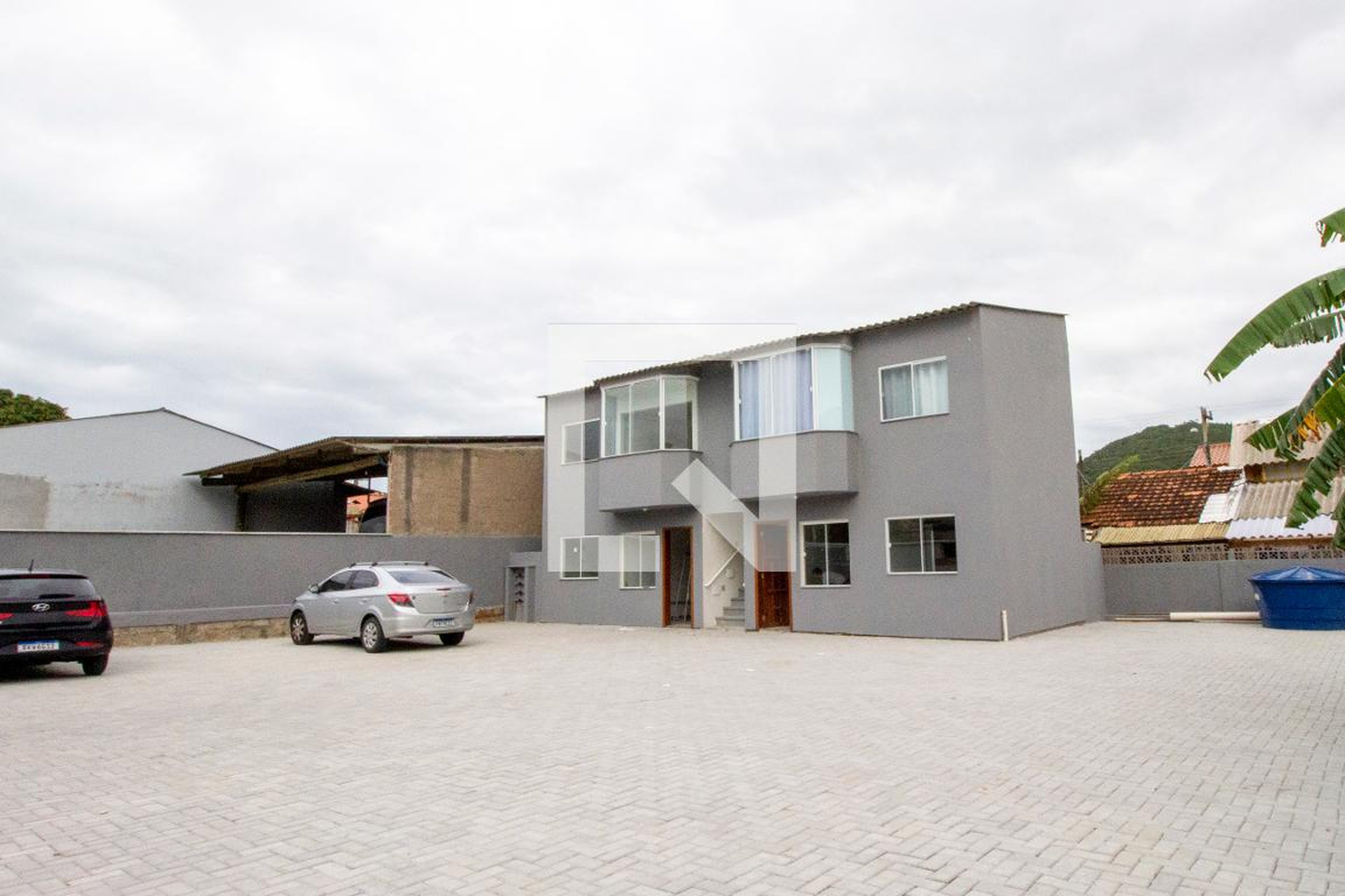 Fachada do Condomínio Condomínio em Servidão Miguel José Vieira, 64