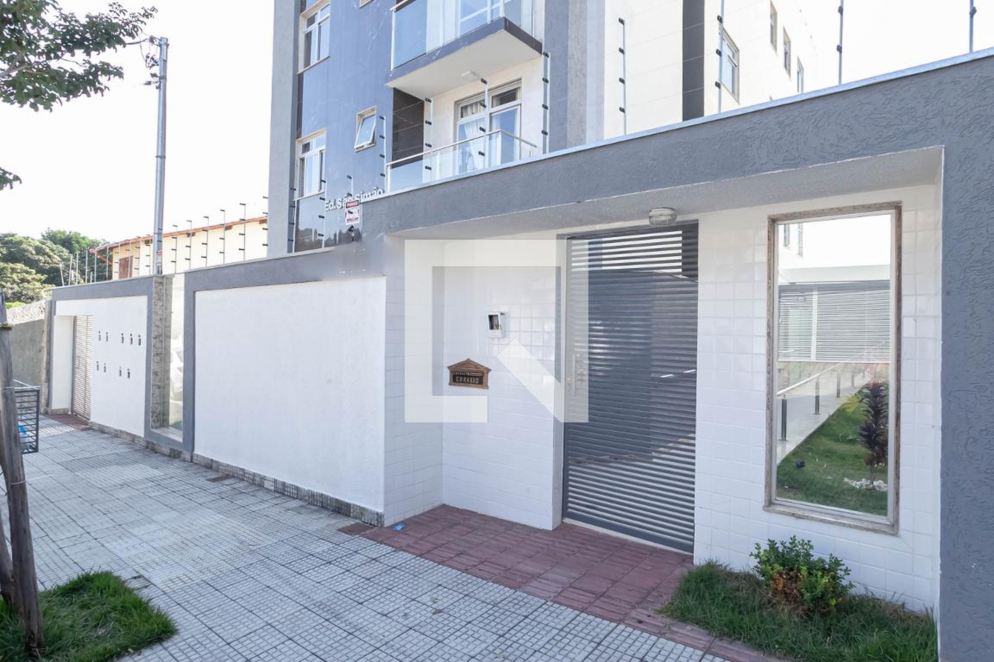 Fachada Condomínio em Rua Ubirajara Campos, 274