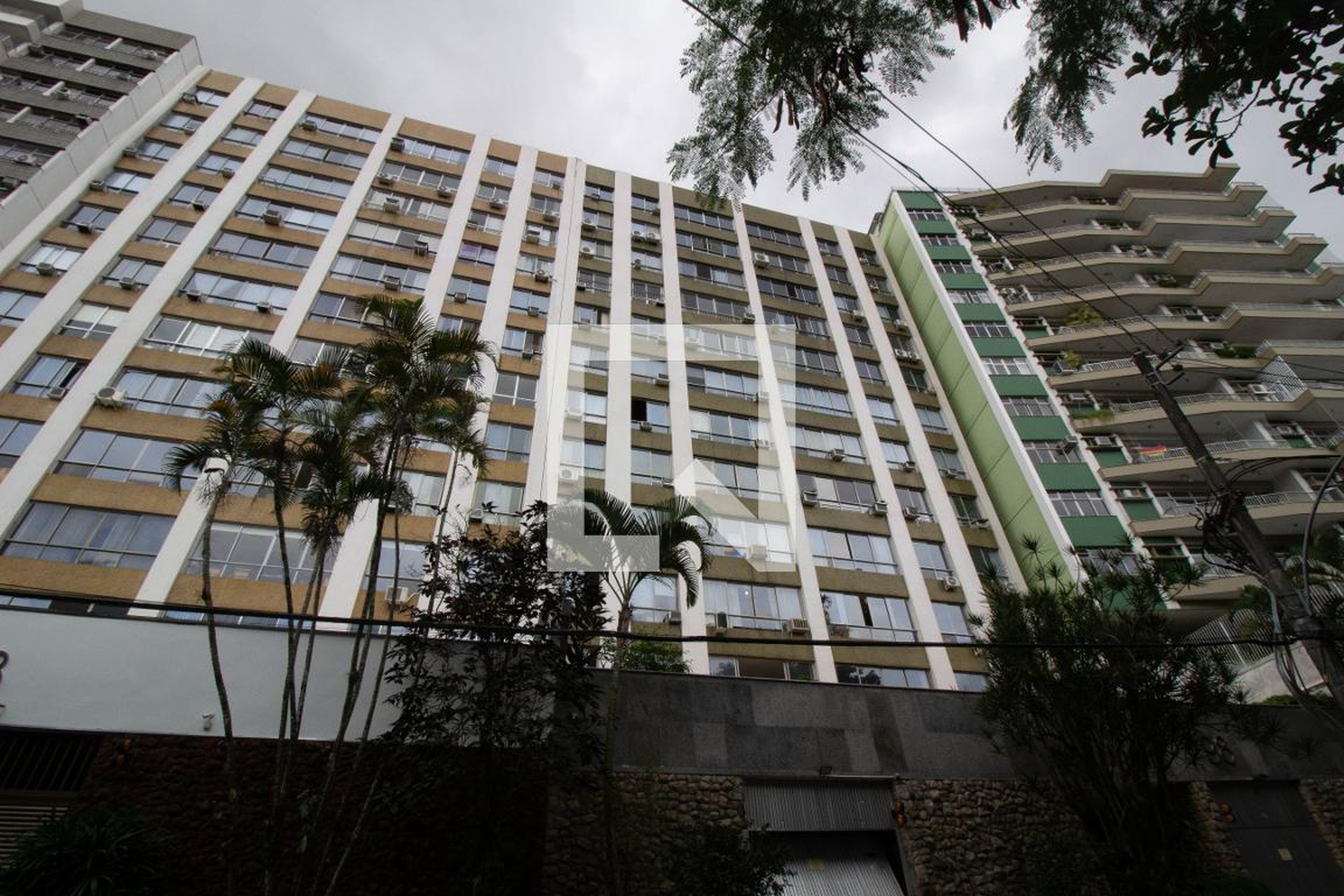 Fachada Condomínio em Rua General Mariante, 98