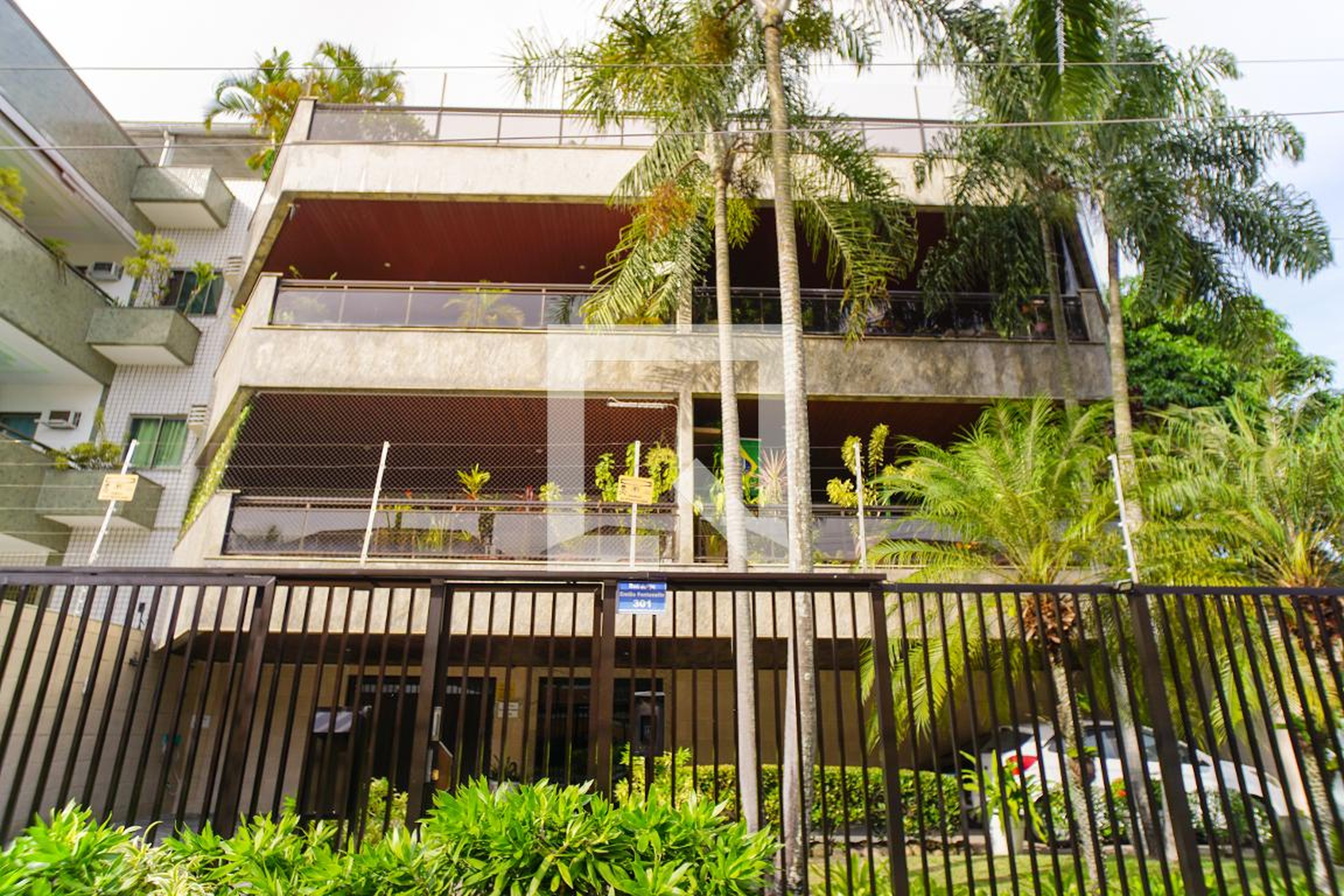 Fachada Condomínio em Rua Jorge Emílio Fontenele, 301