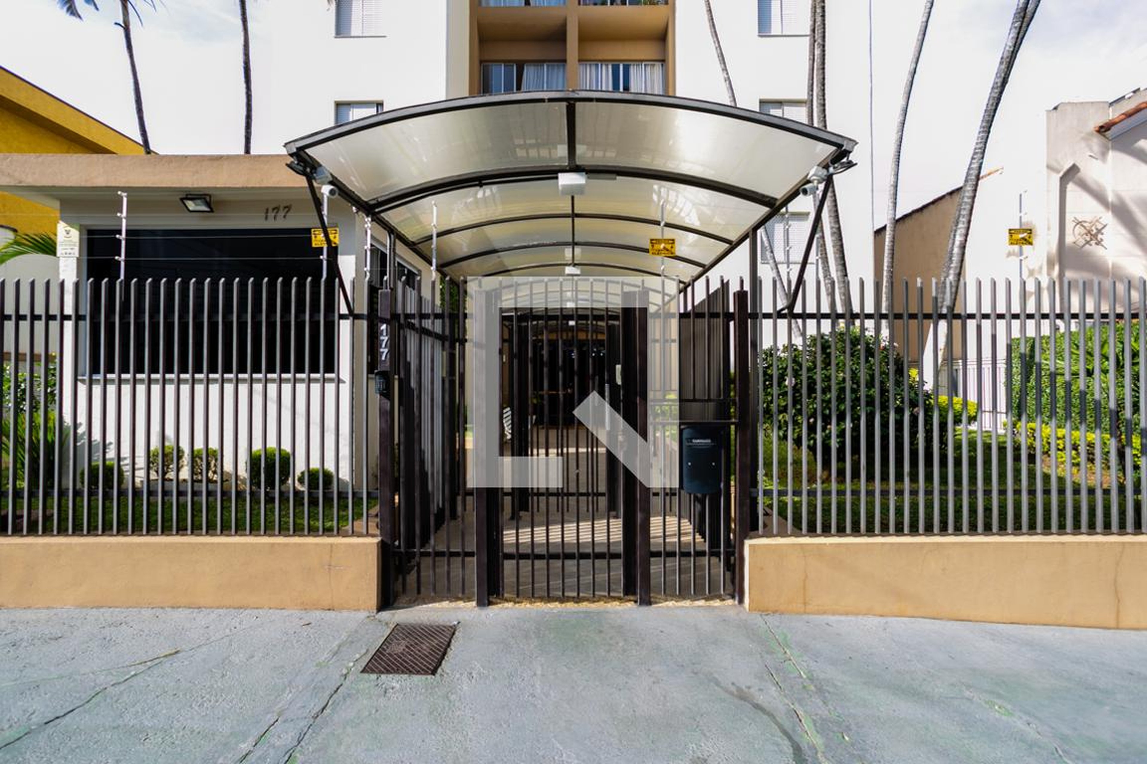 Fachada do condomínio Edifício Mendes da Silva