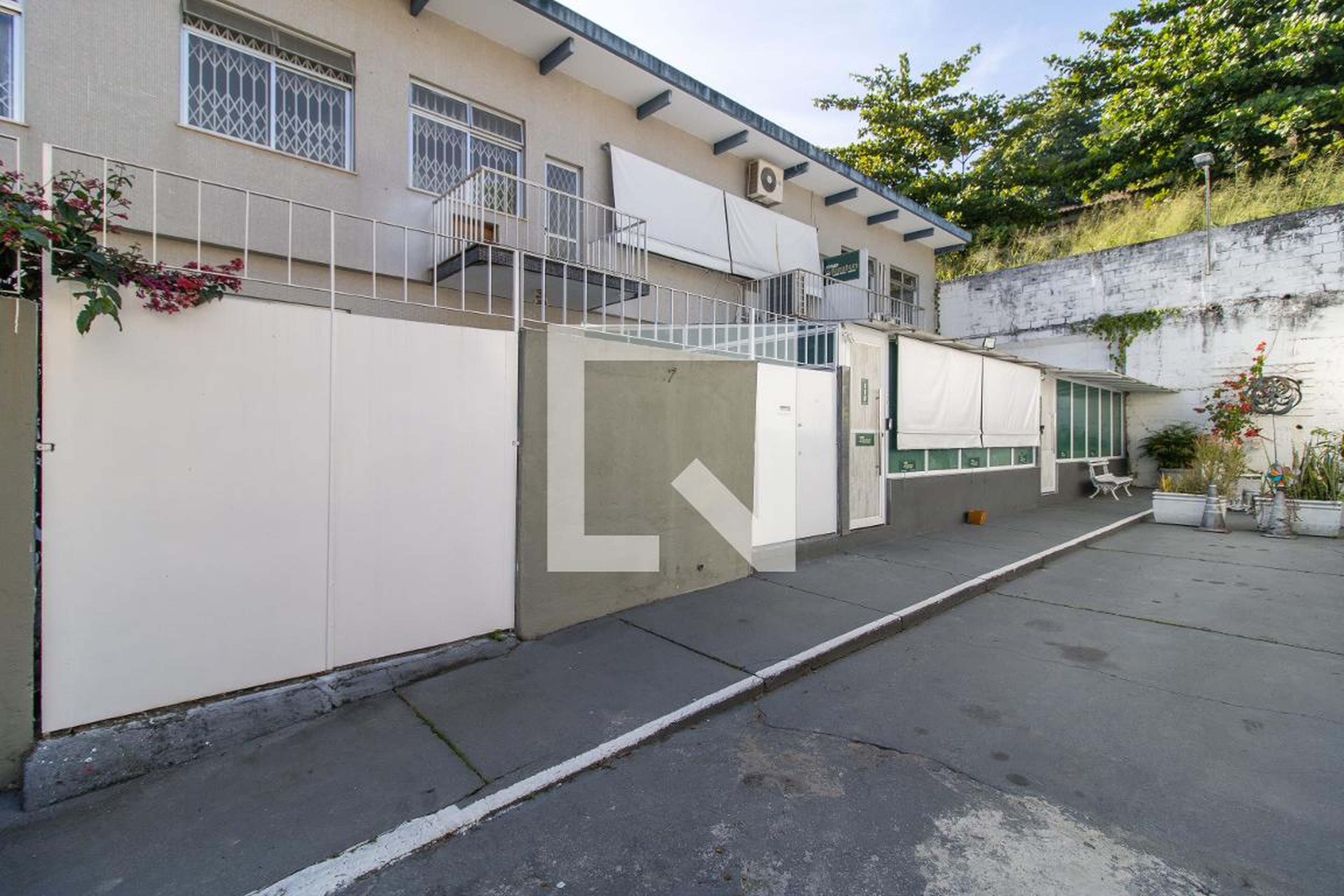 Fachada Condomínio em Rua Colina, 90a