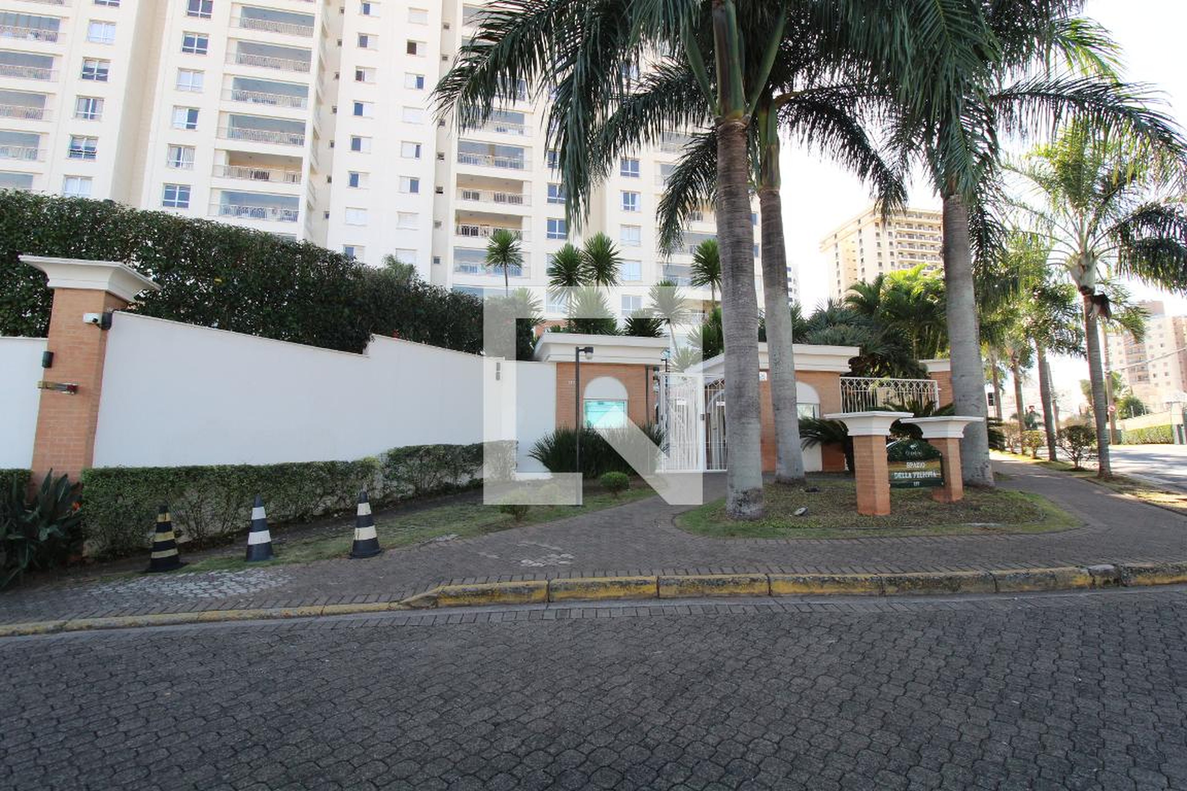 Fachada do Condomínio Condomínio Giardino Spazio Della Felicitá