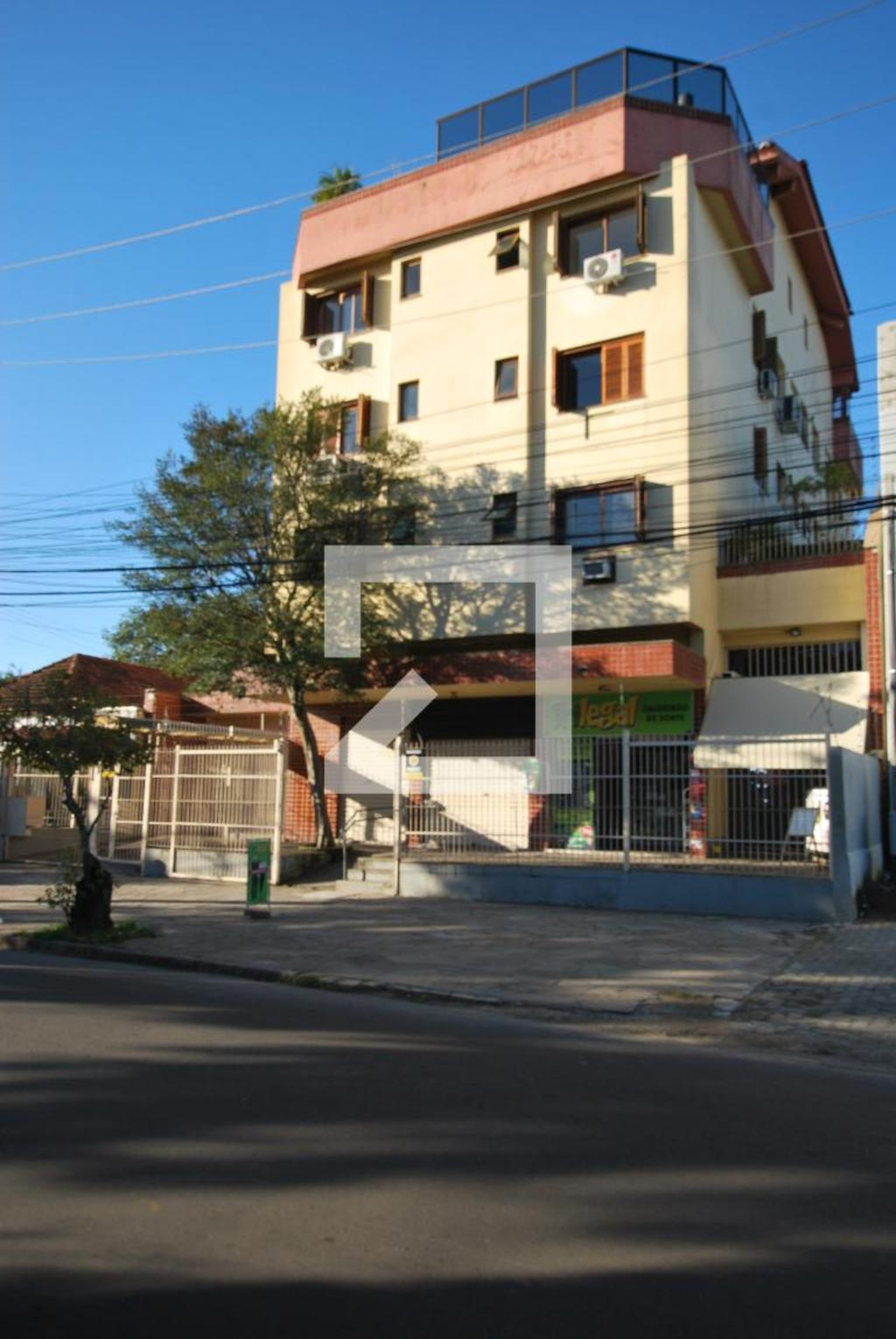 Fachada Condomínio em Rua Coronel Claudino, 650