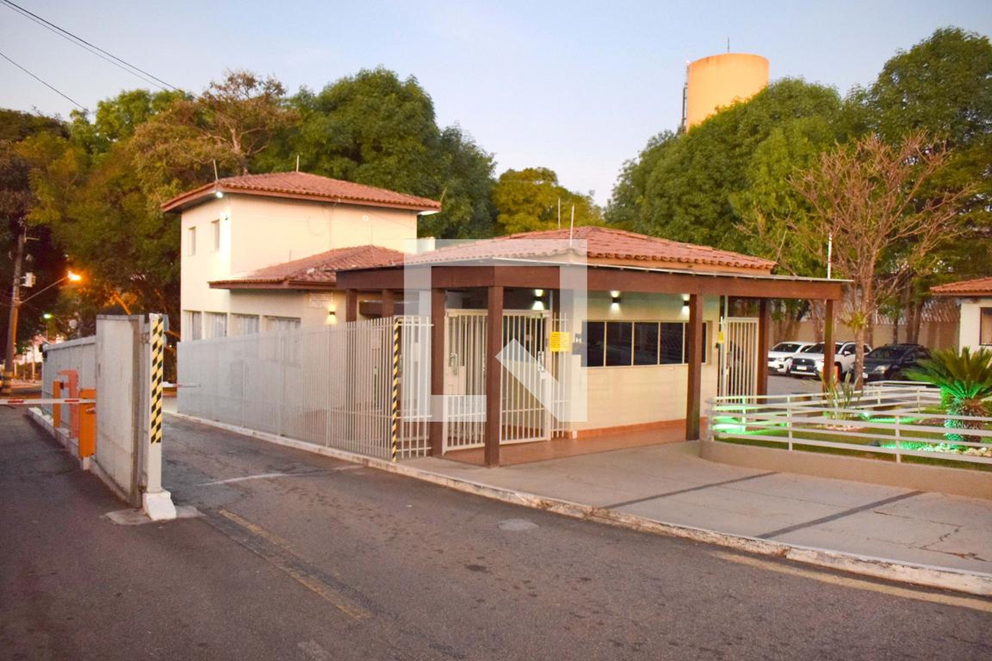 Fachada do Condomínio Condomínio Morada da Serra