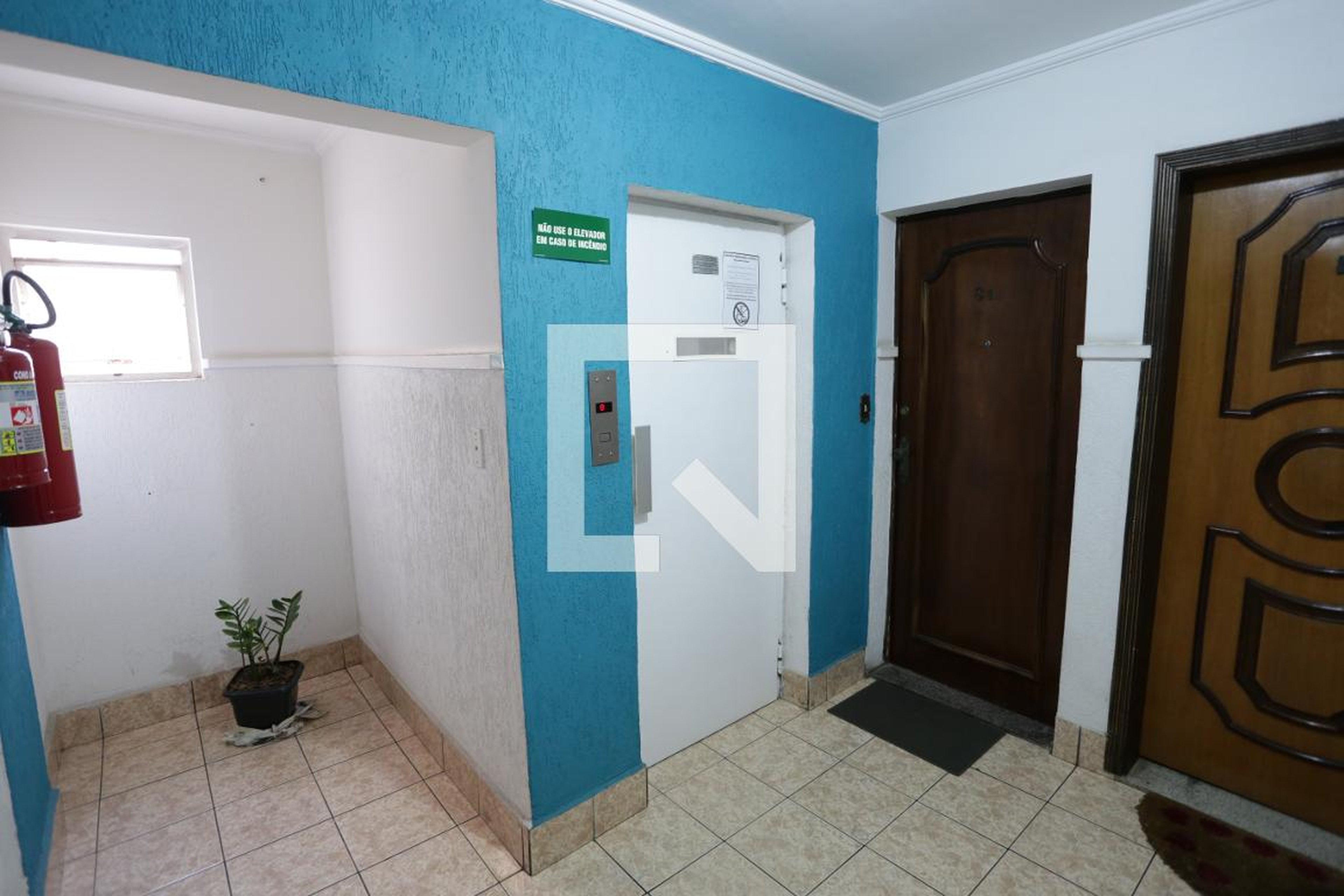 Hall de Entrada - Conjunto Habitacional Alfazemas I