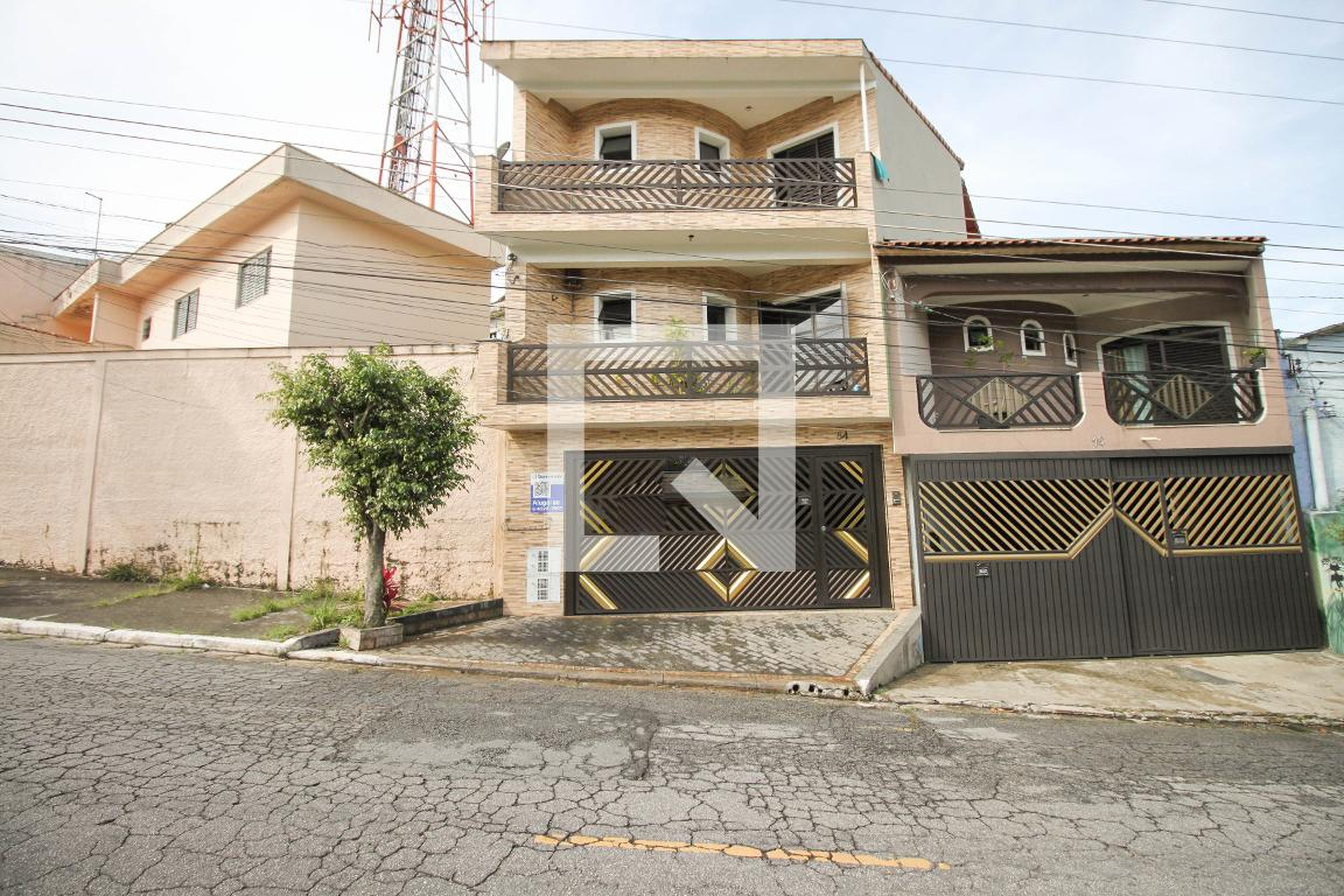 Fachada Condomínio em Rua Rosa da China, 84