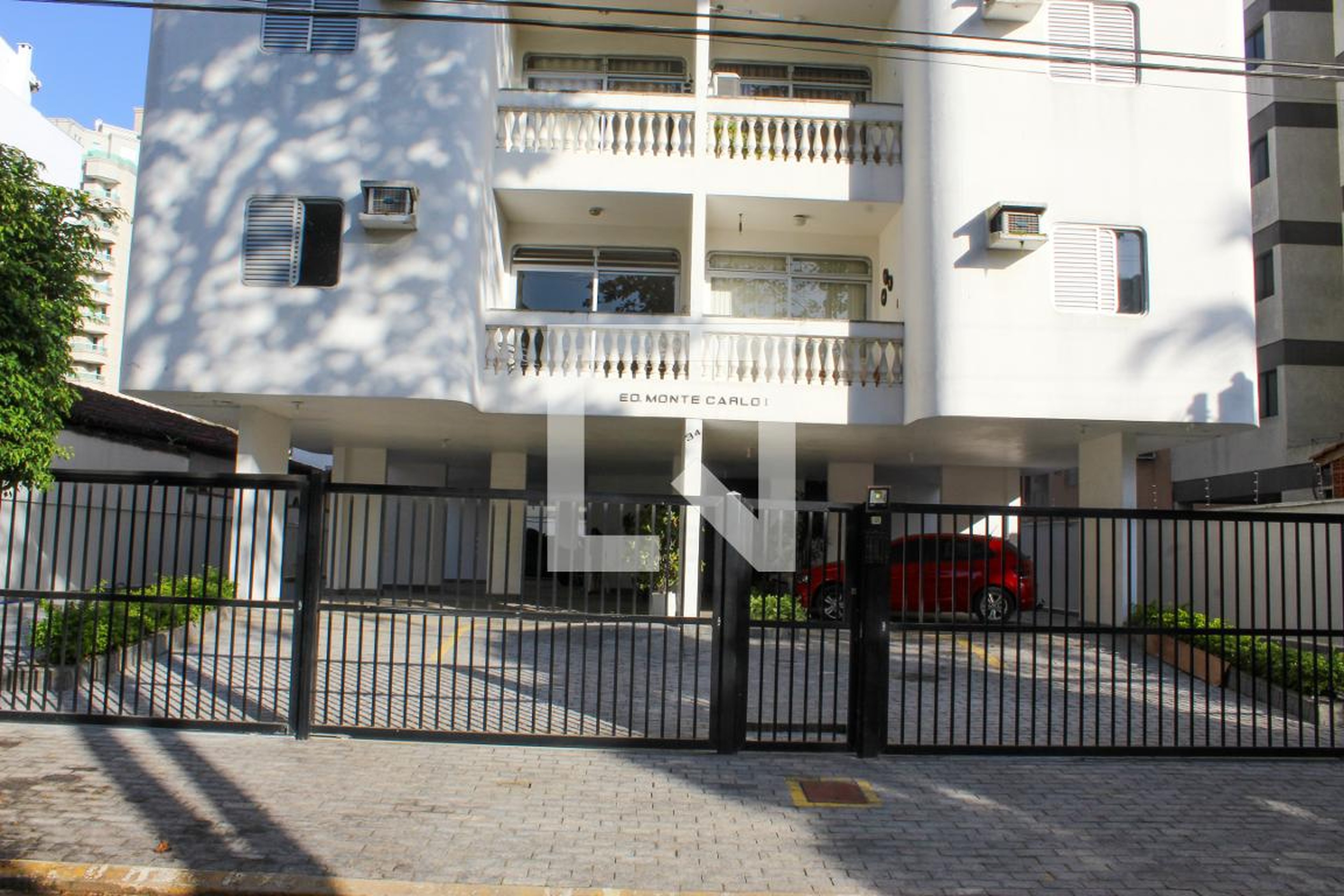 Fachada Condomínio em Avenida Professor João Batista Julião, 34