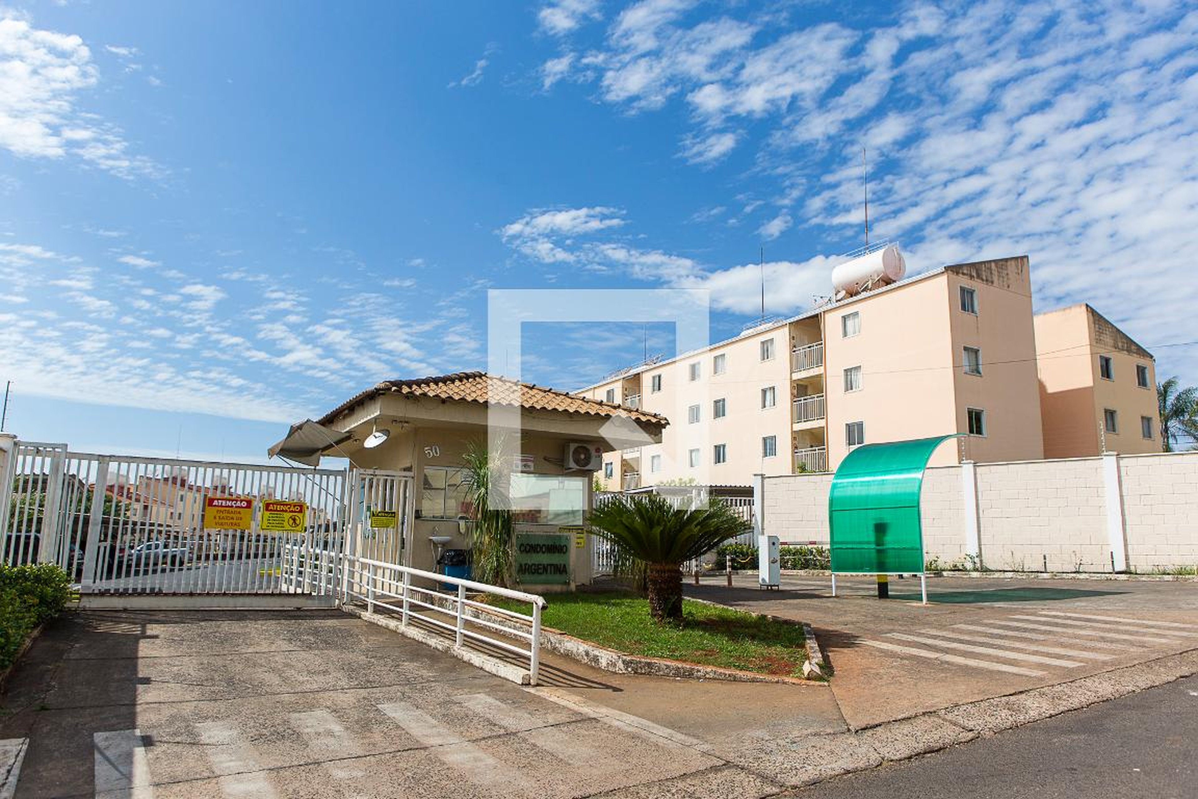 Fachada Condomínio em Rua Waldemar Silva, 285