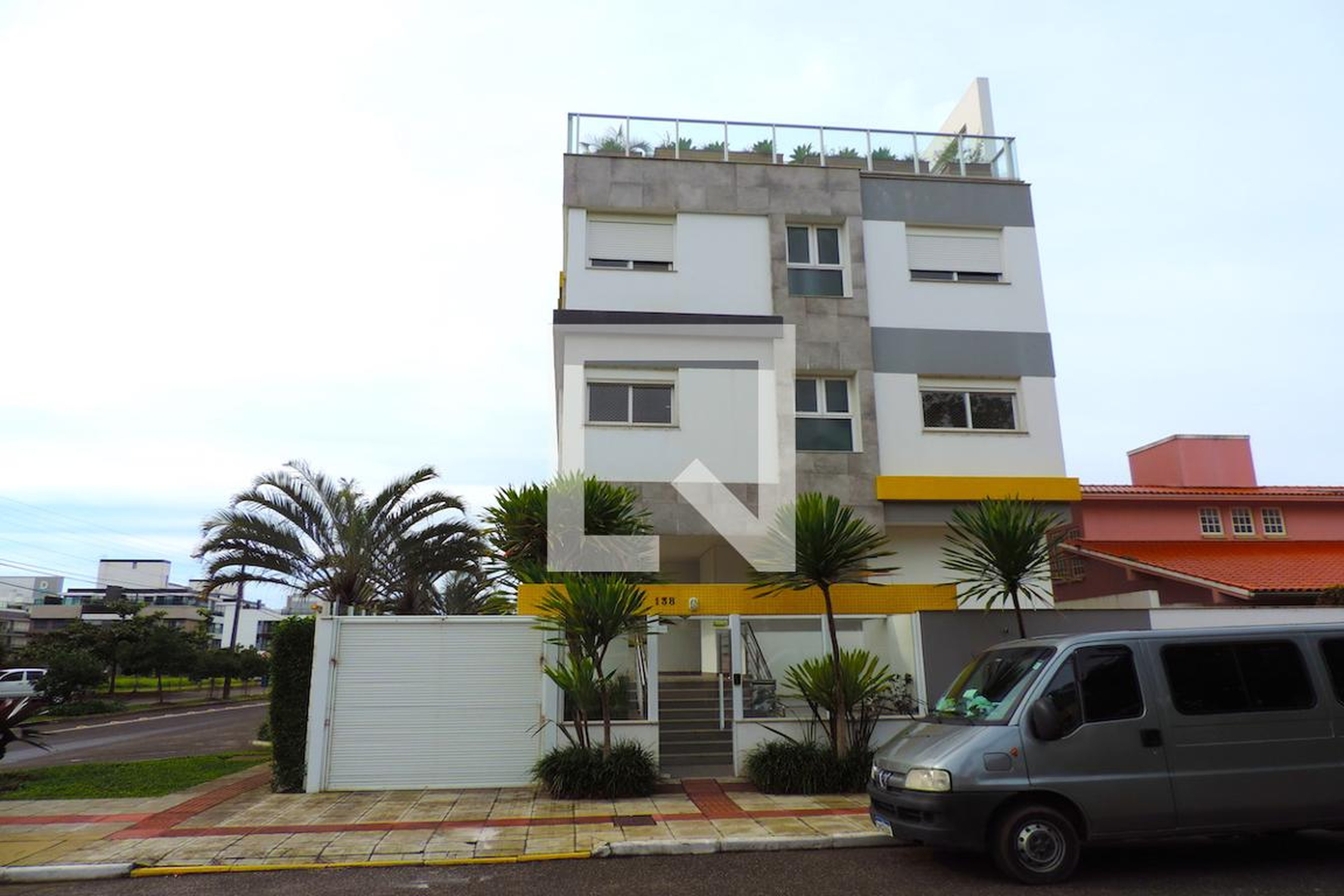 Fachada Condomínio em Rua Otávio Cruz, 138