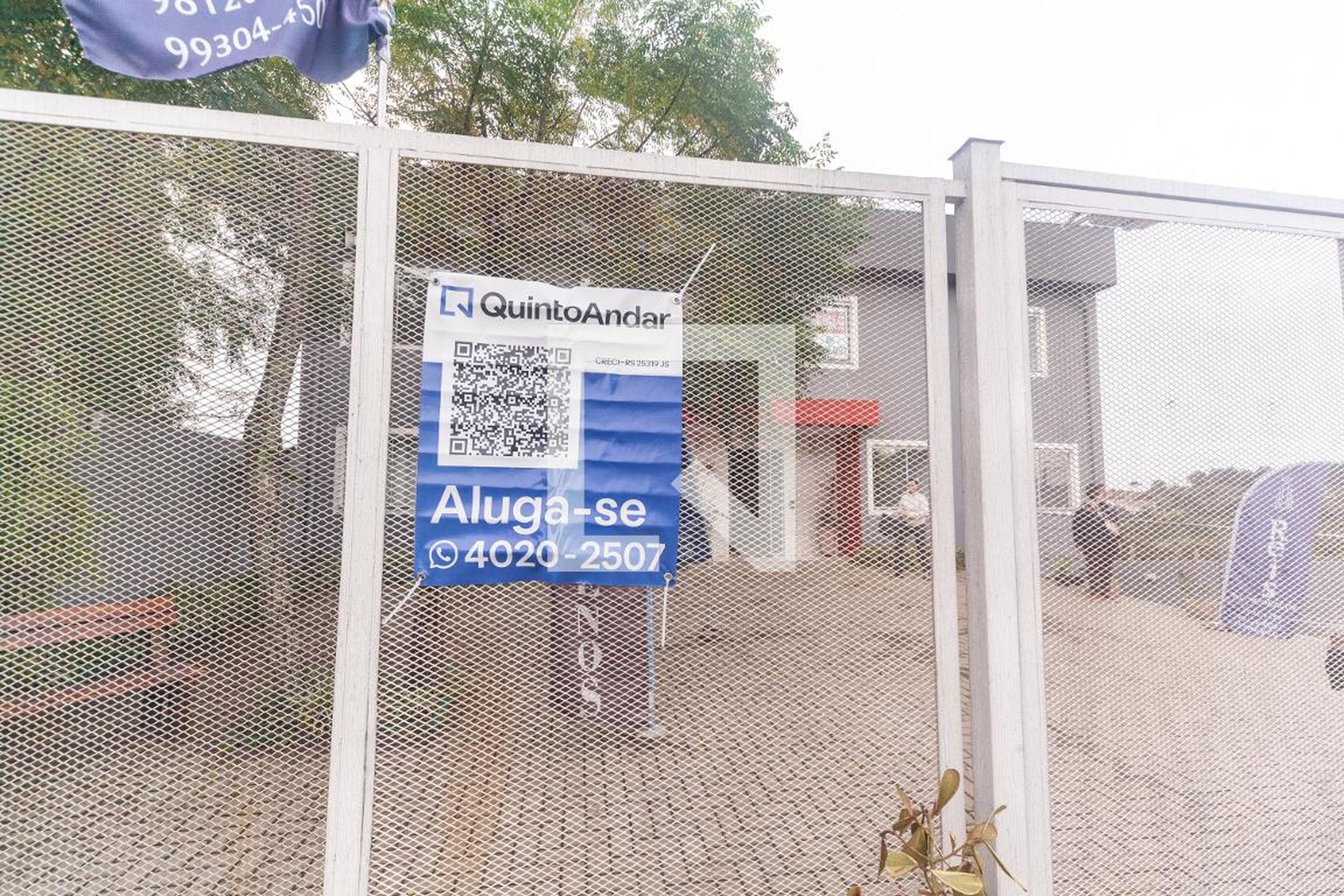 Fachada Condomínio em Estrada dos Cunhas, 1414