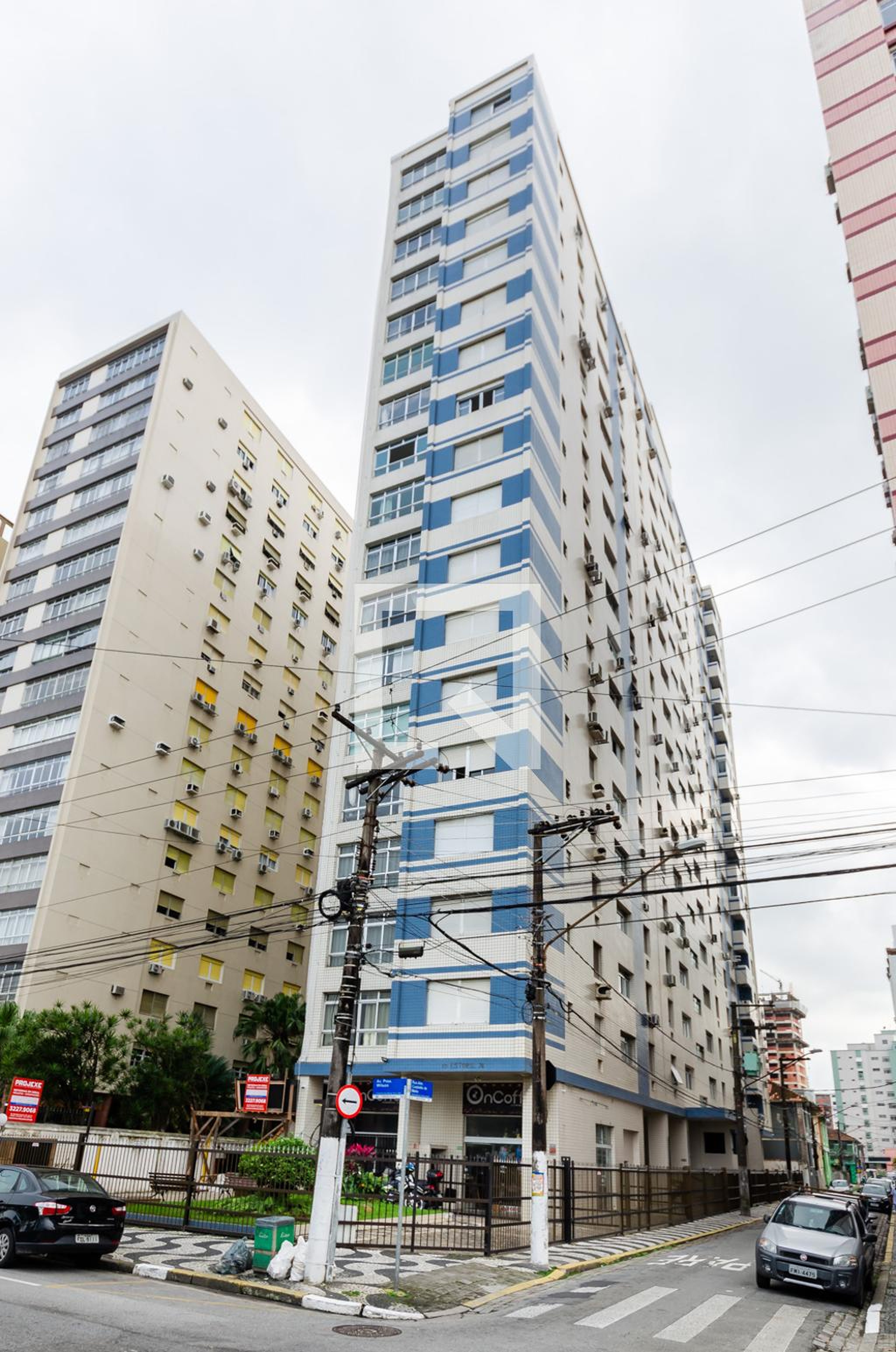 Fachada Condomínio em Rua Almirante Custódio de Mello, 3