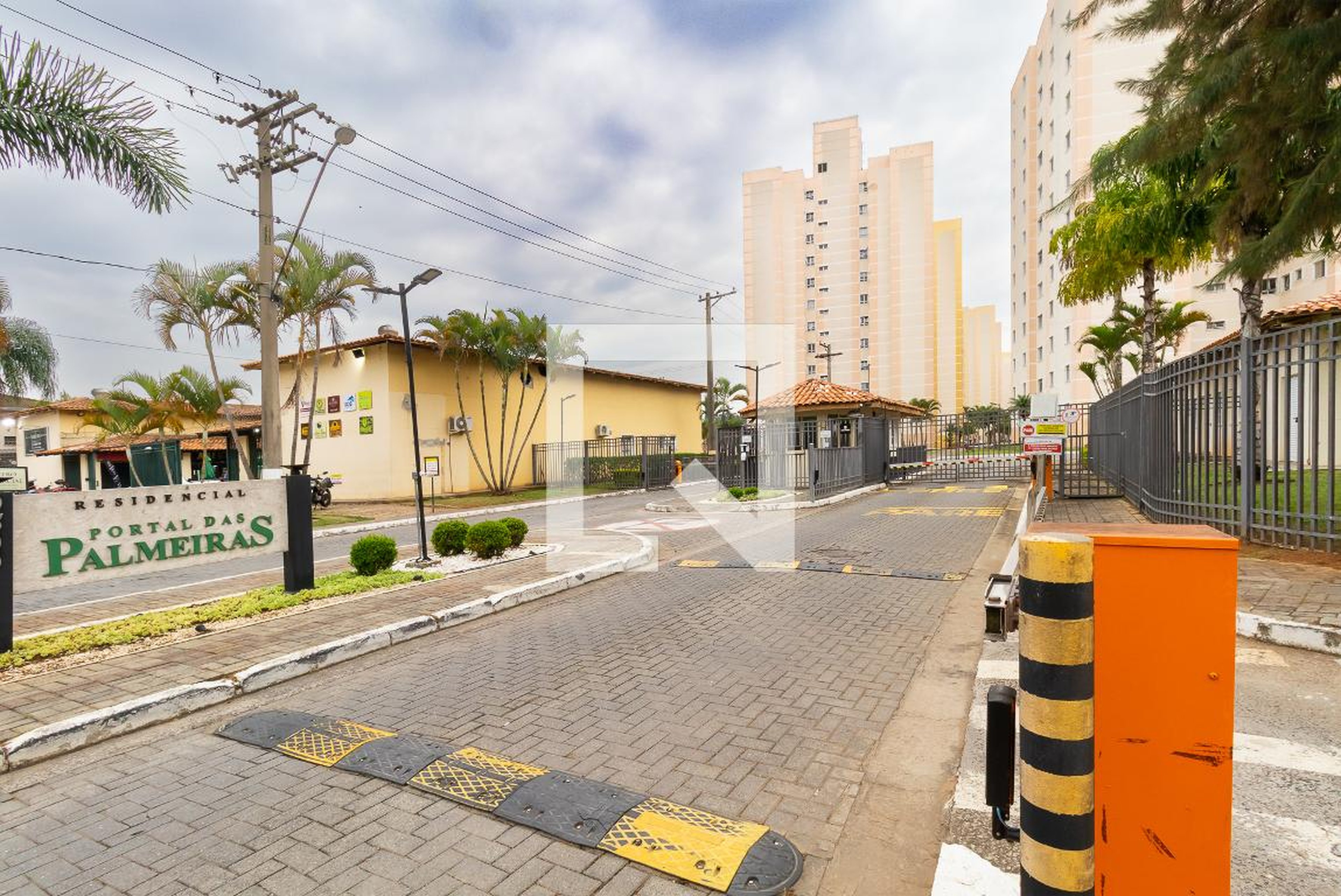 Fachada do Condomínio Condomínio Portal das Palmeiras