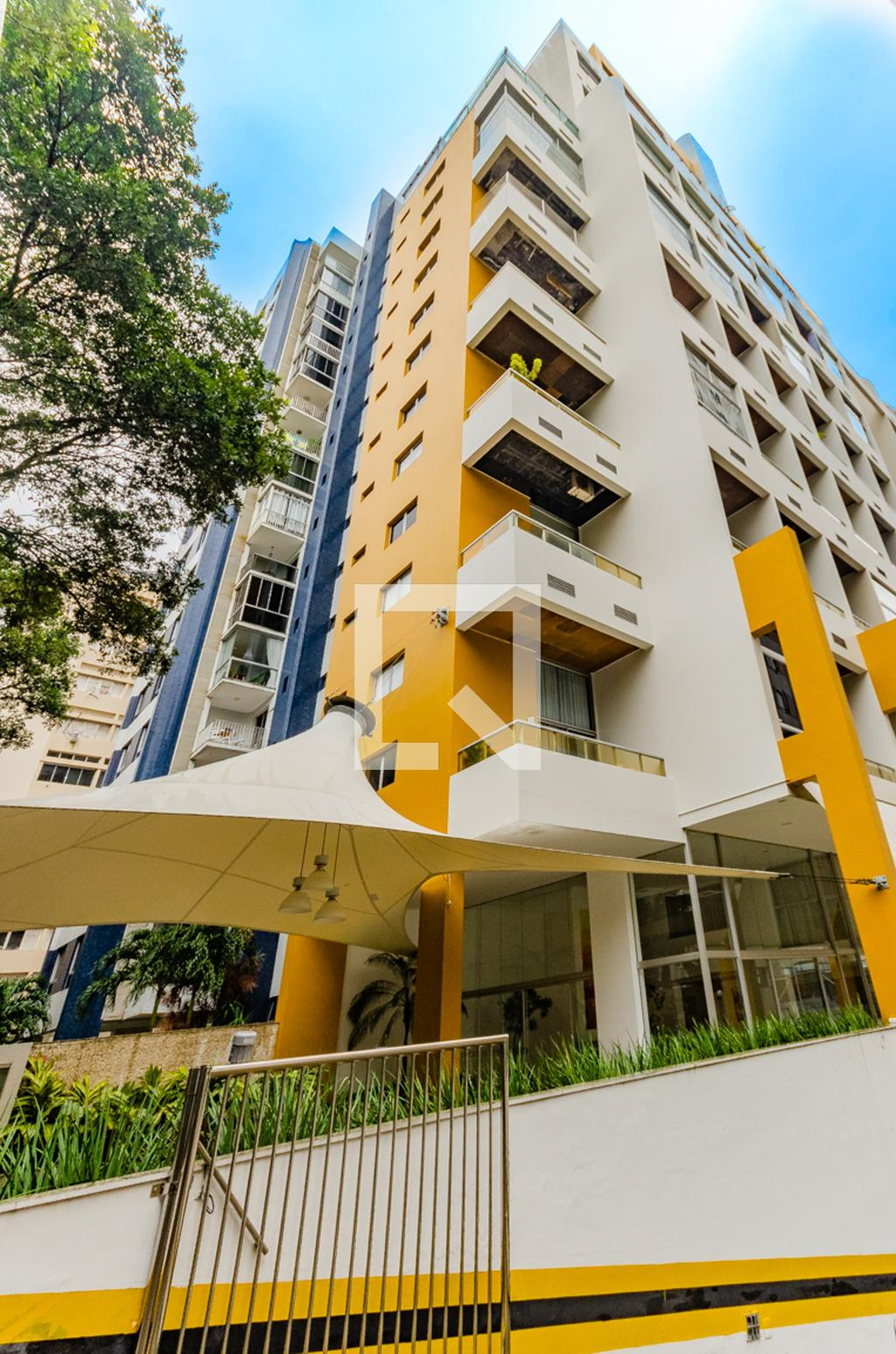 Fachada do Condomínio Condomínio vitoria loft