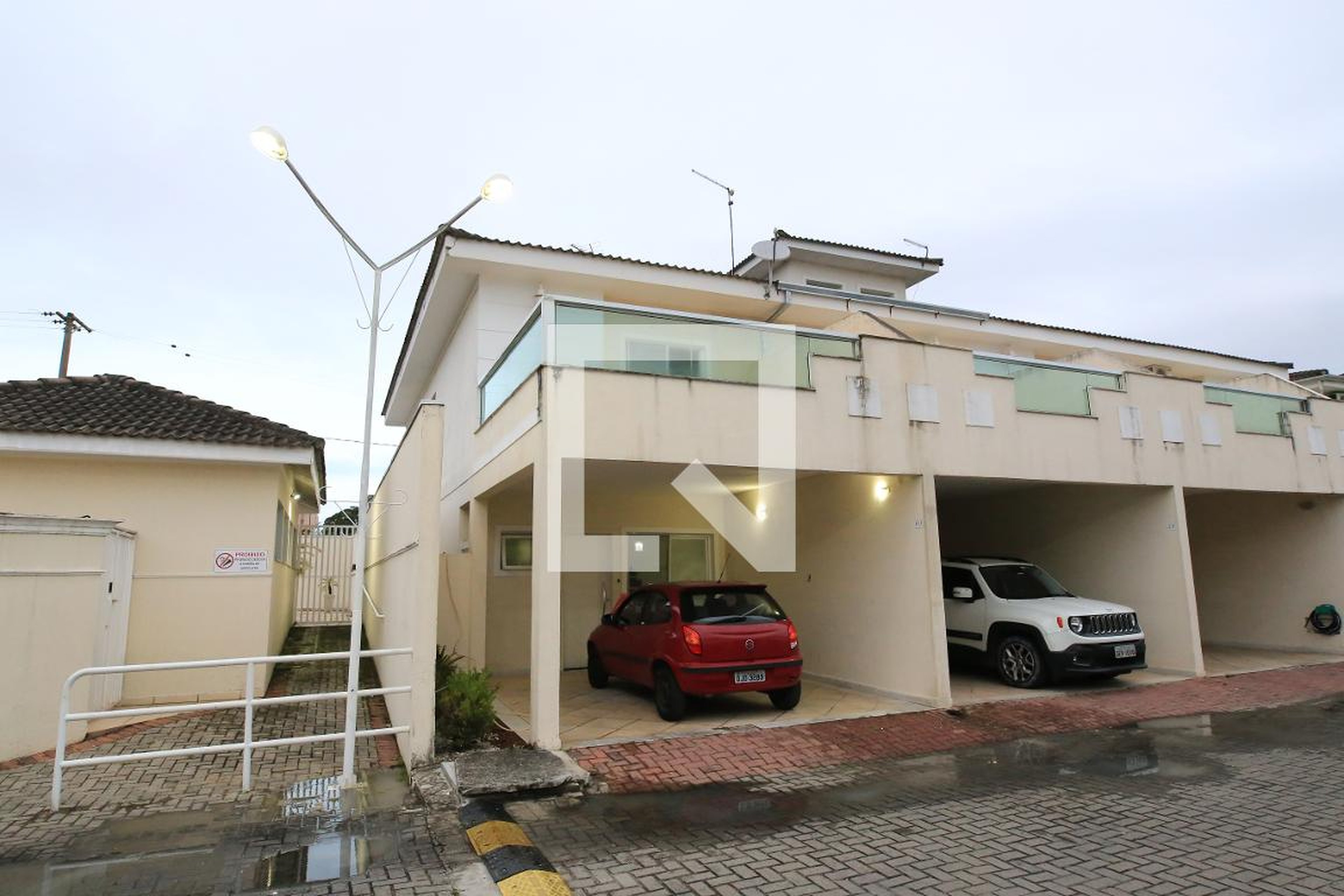 Fachada Condomínio em Rua Arlíndo Scavone, 149