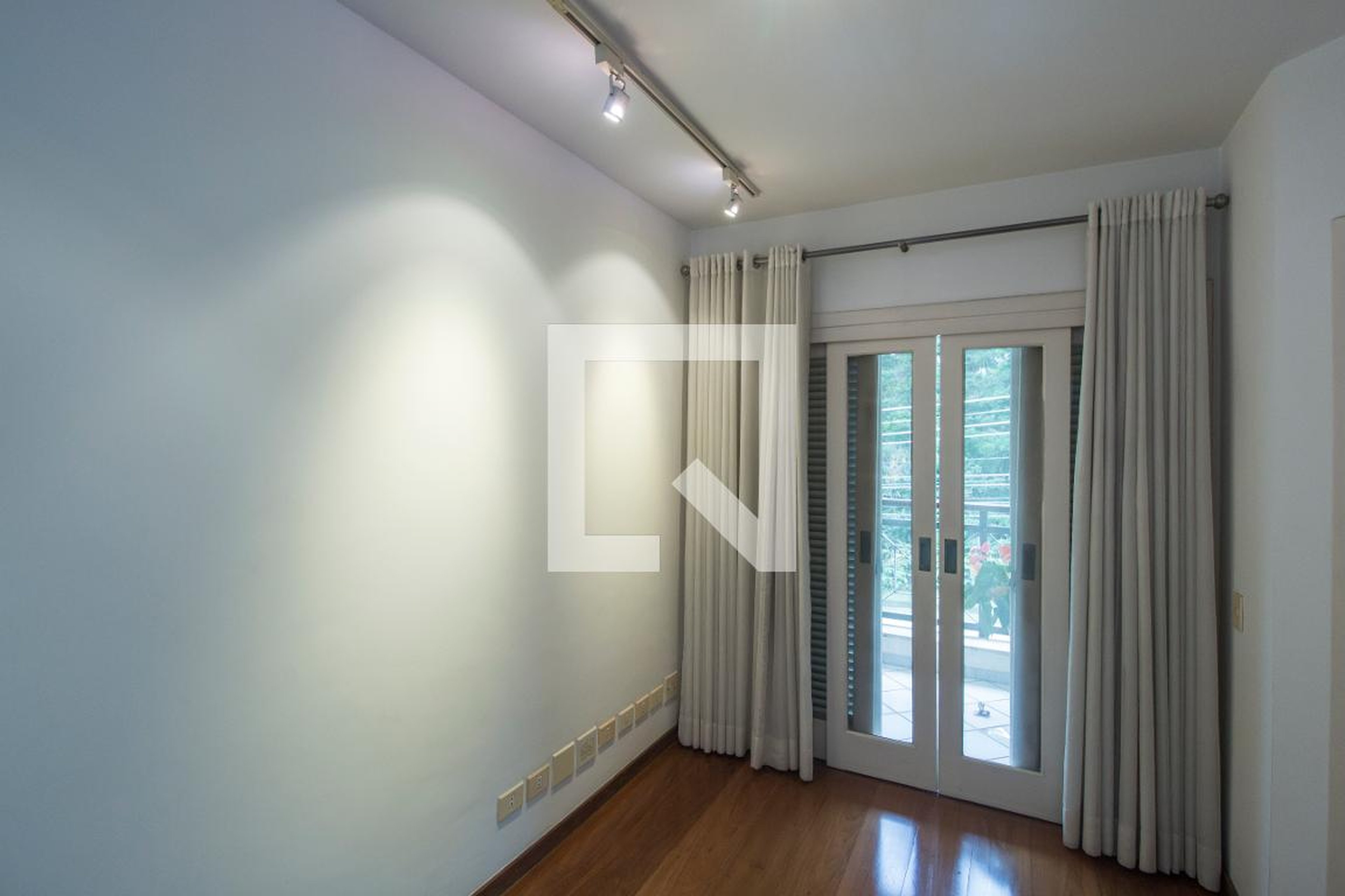 Hall Residencial Um