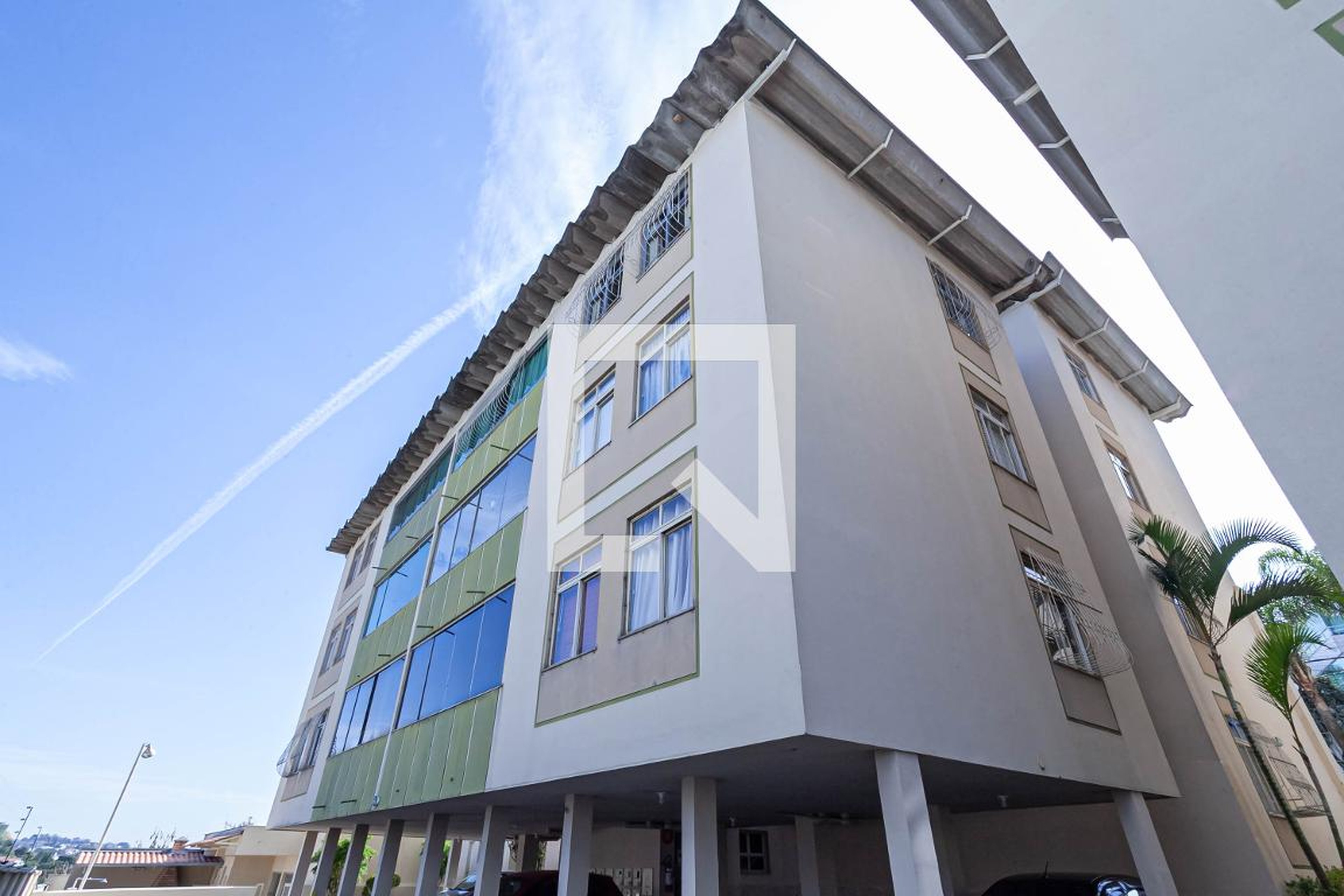 Fachada do prédio Condomínio em Rua Paulo Piedade Campos, 25