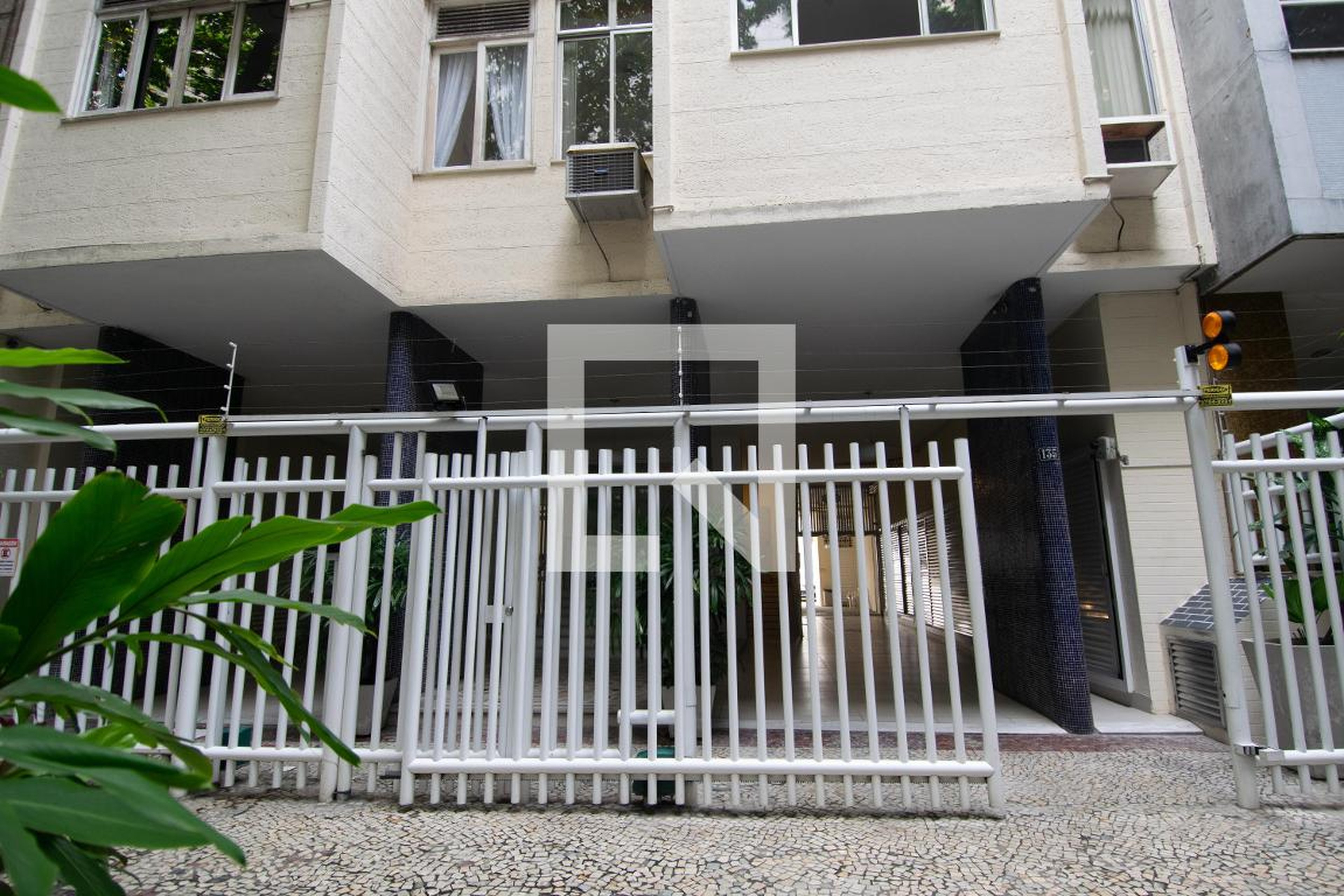 Fachada Condomínio em Rua Sá Ferreira, 5