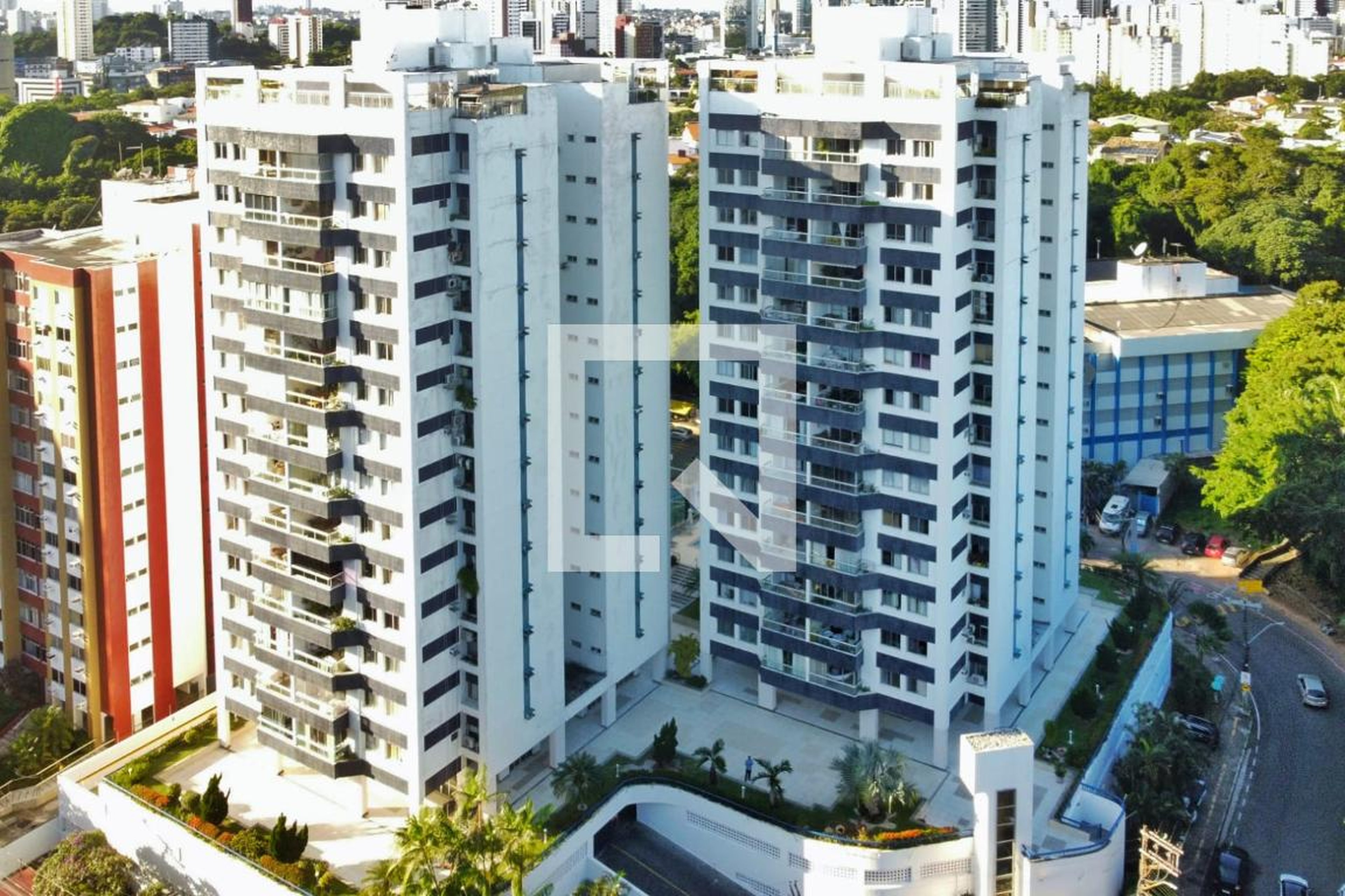 Fachada do Condomínio Condomínio Maison de Bougainville