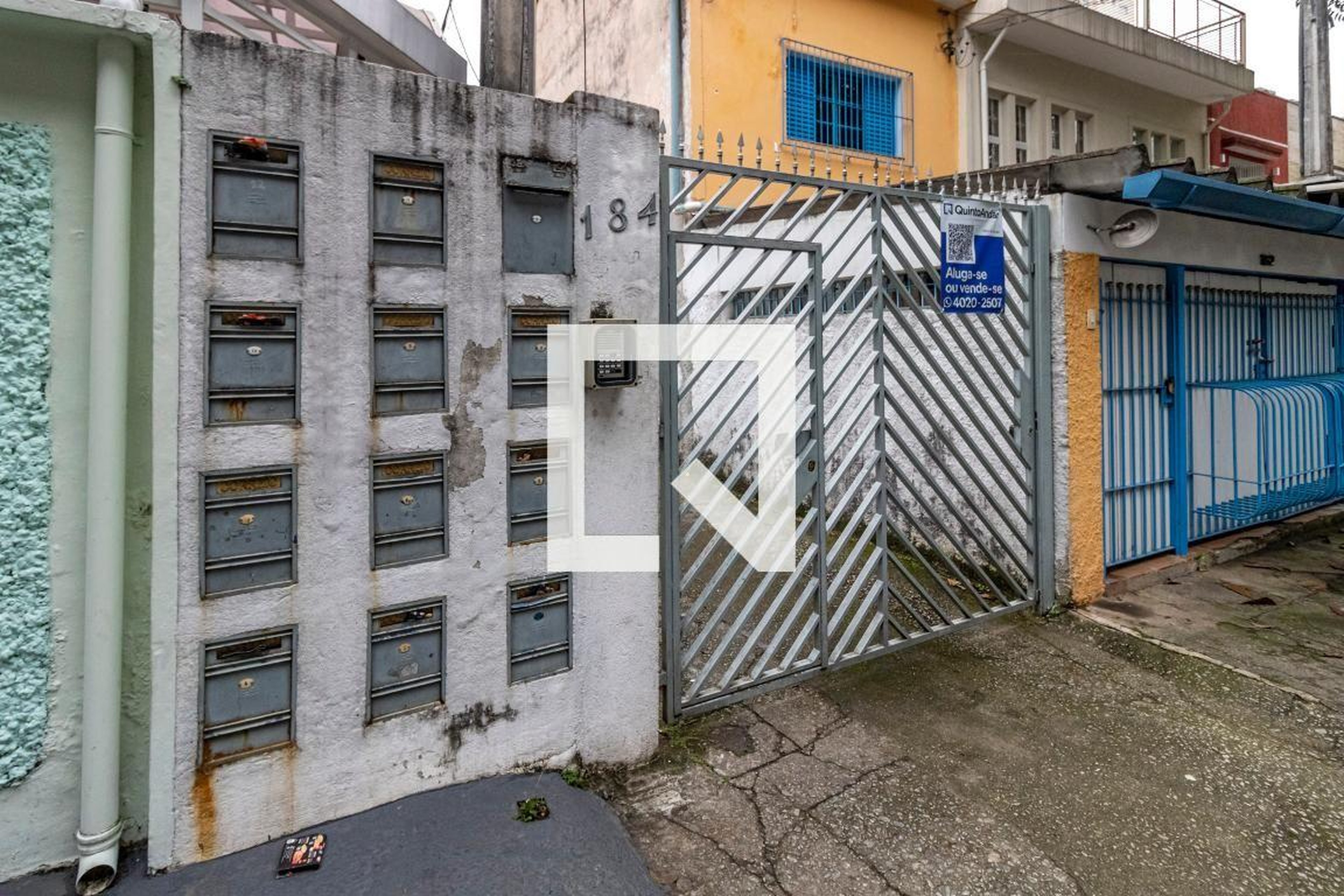 Fachada Condomínio em Rua Ambrosina de Macedo, 184