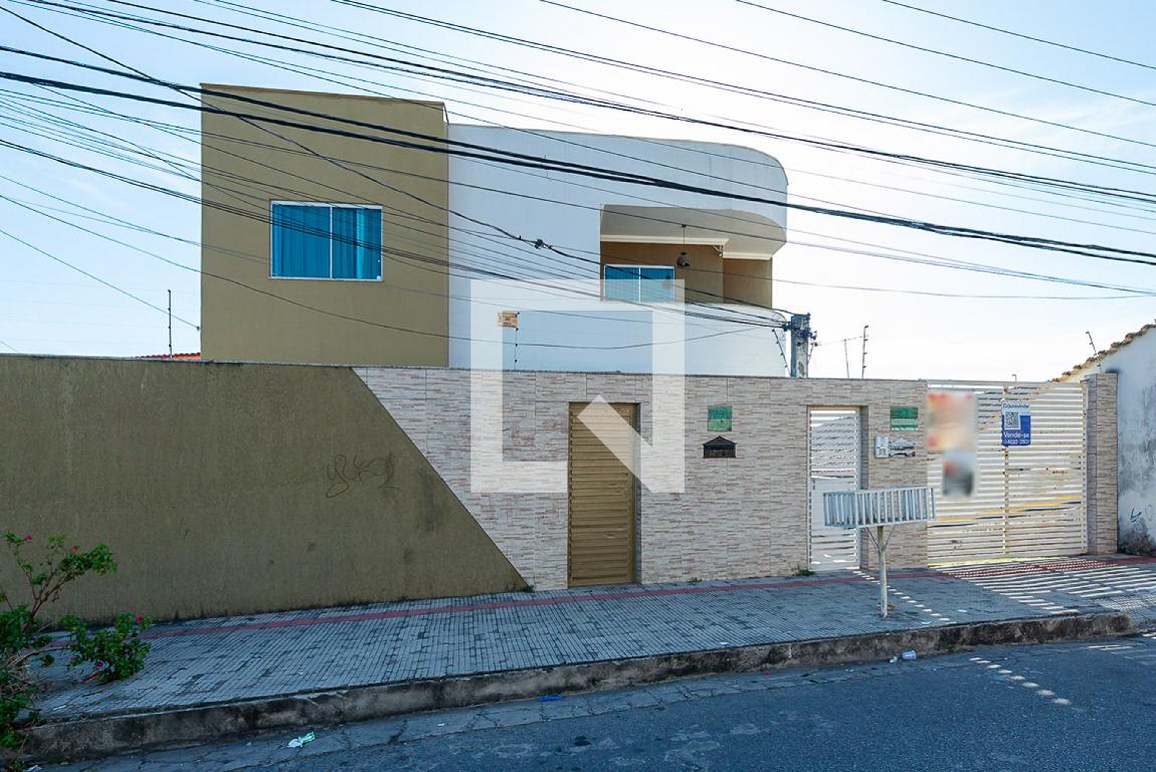 Fachada Condomínio em Rua Radialista José Correia, 27