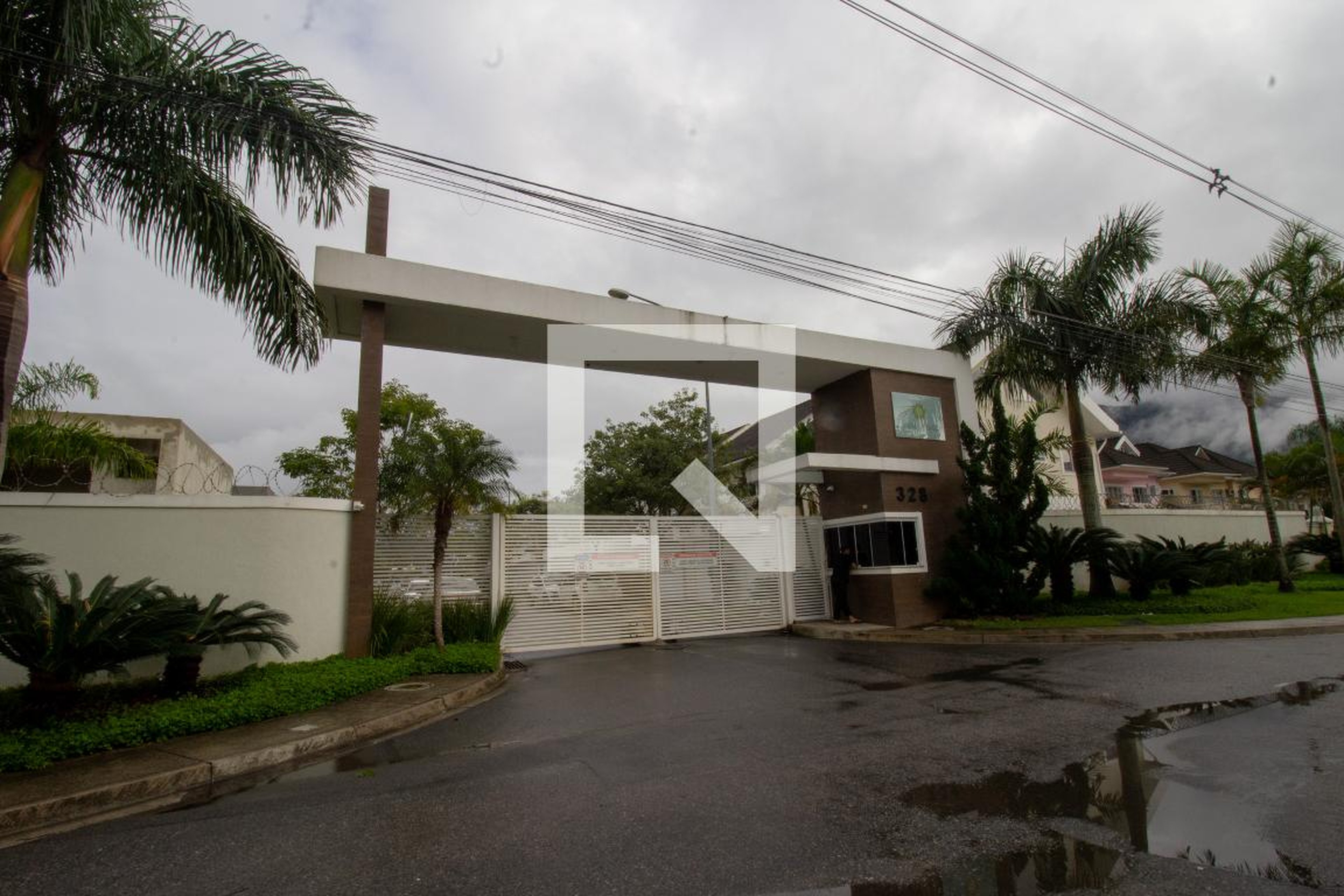 Fachada do Condomínio Condomínio em Rua Desembargador Wellington Jones Paiva, 328