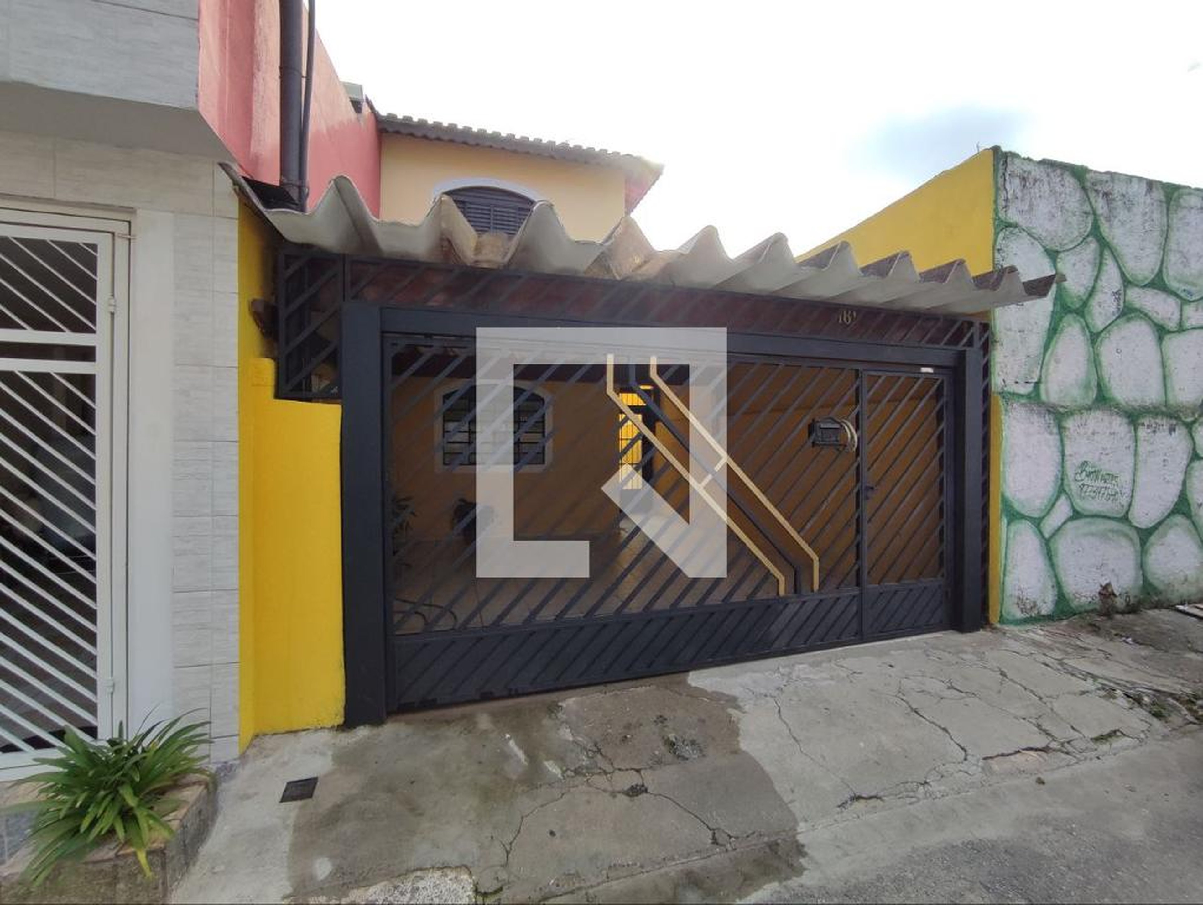 Fachada Condomínio em Rua Rio Dourado, 161