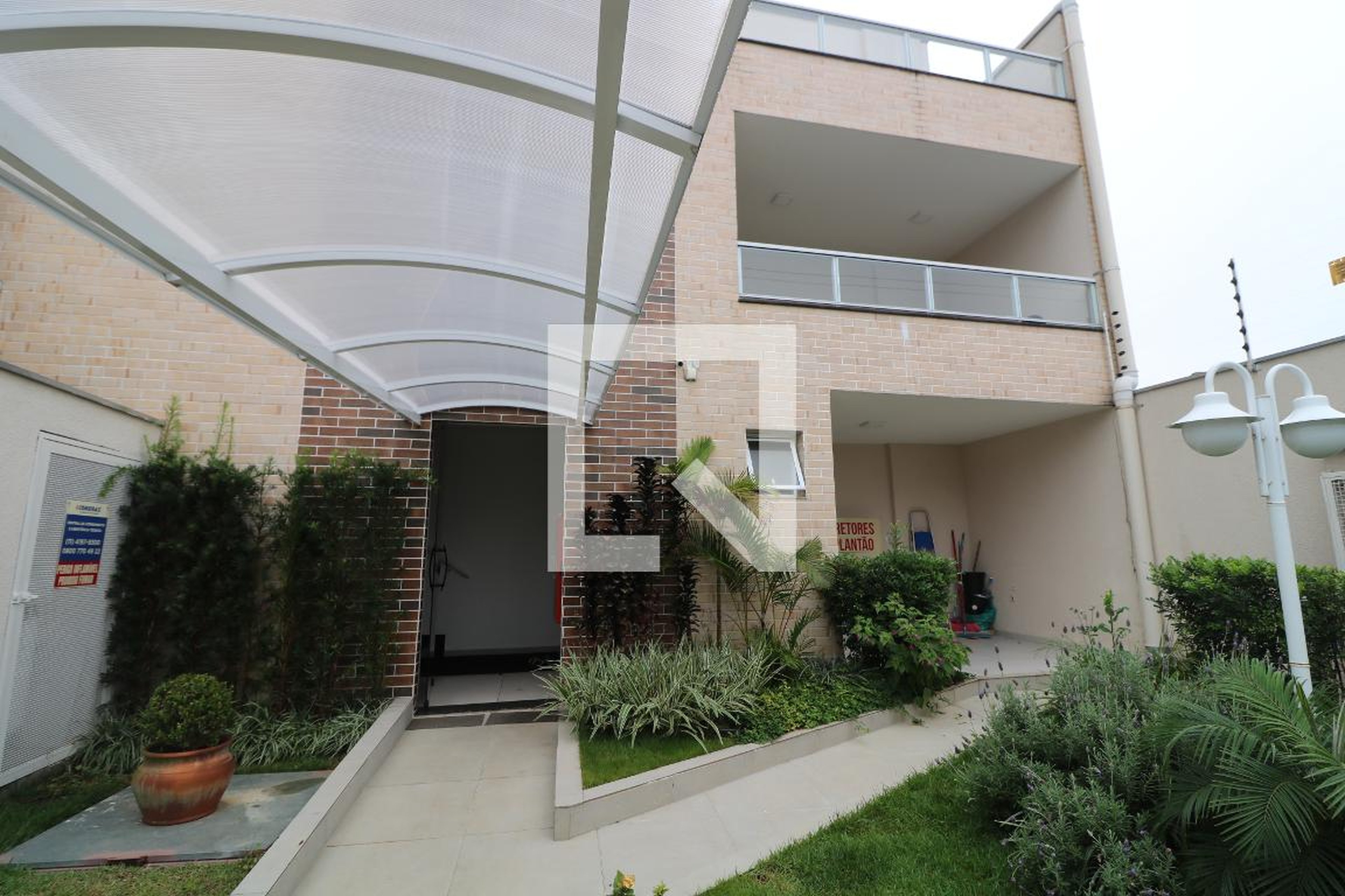 Fachada do Condomínio Condomínio Maxx House Anália