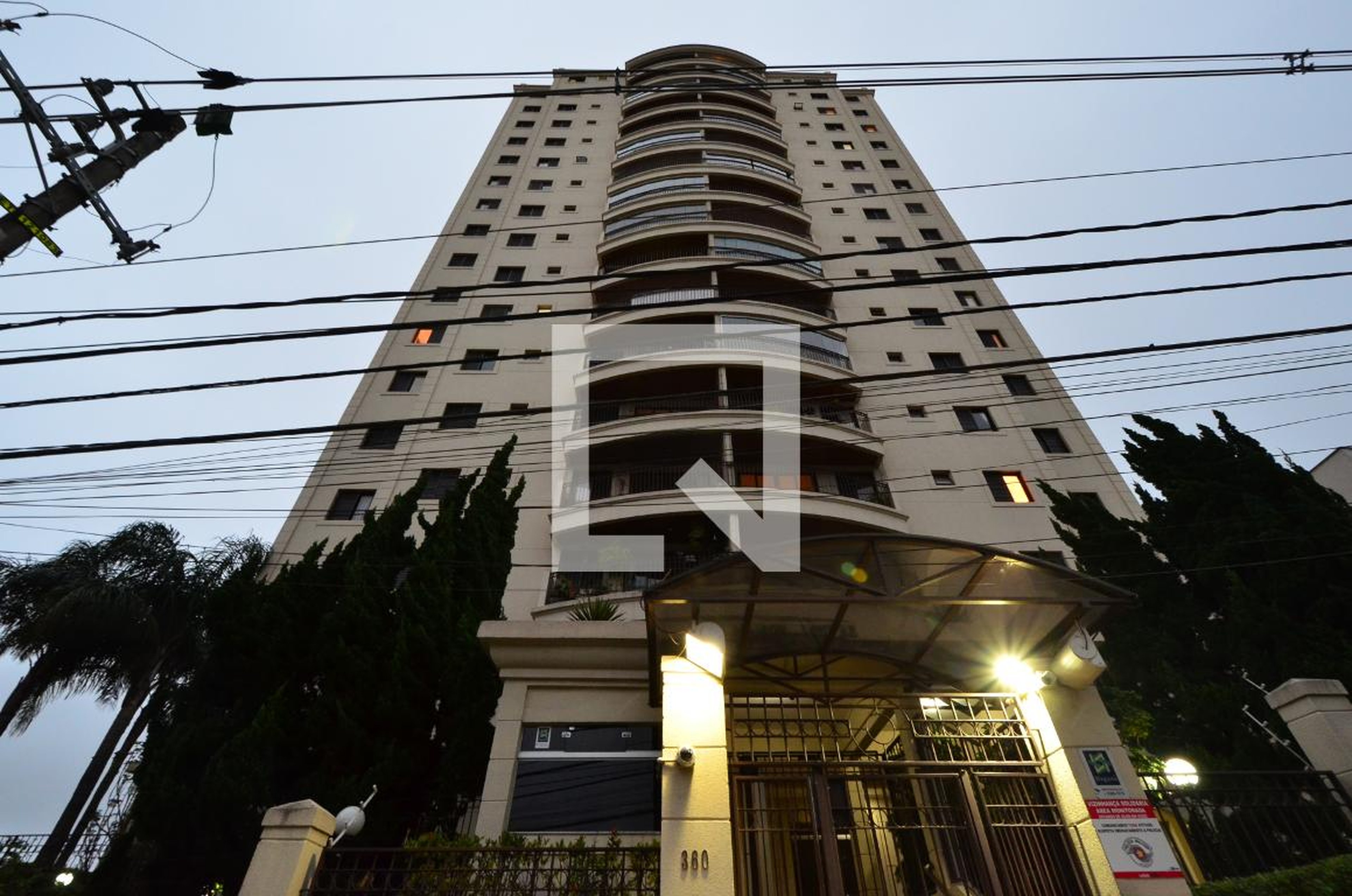 Fachada do Prédio Condomínio Maison Louvre