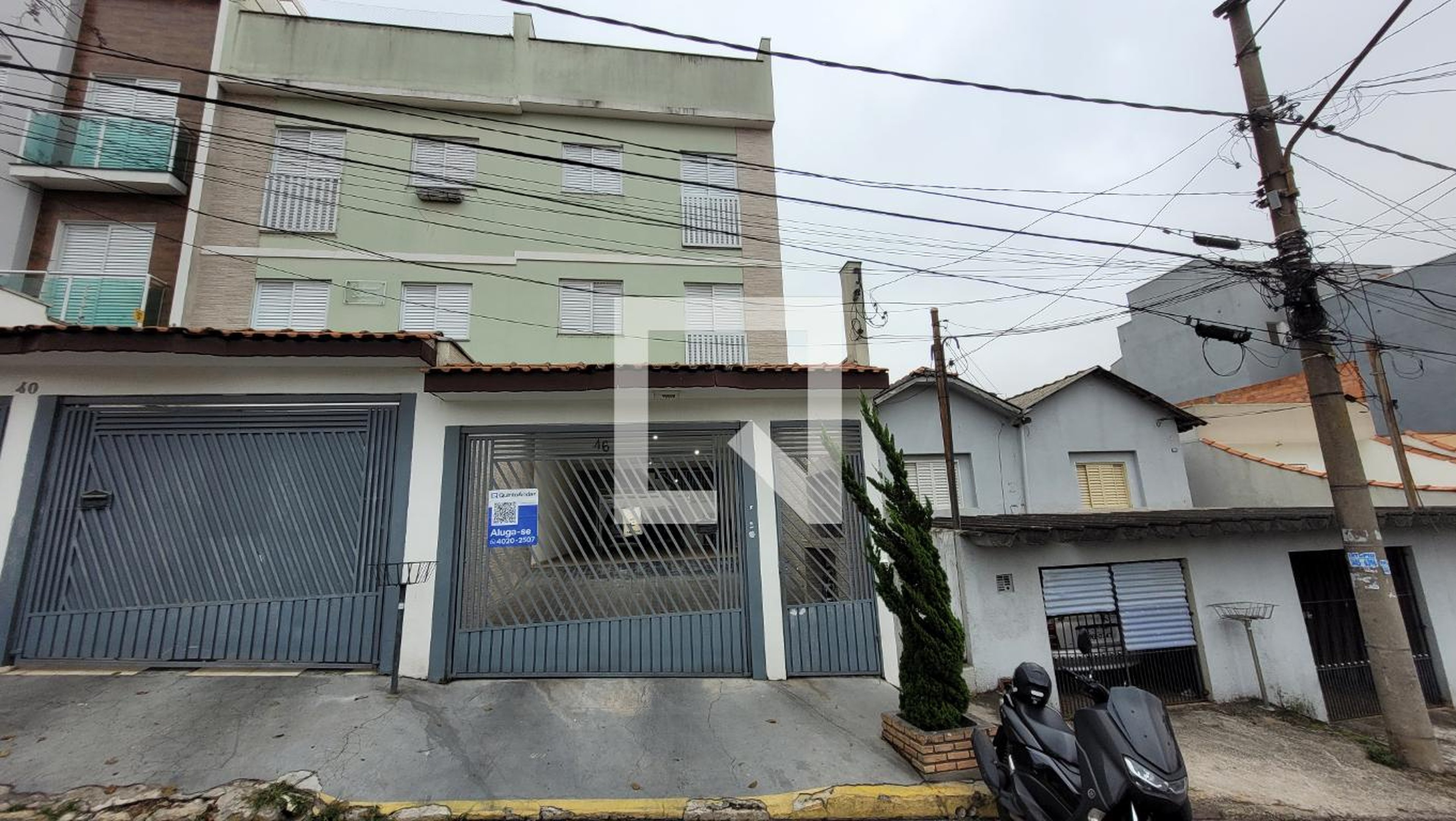 Fachada Condomínio em Rua Tomás Antônio Gonzaga, 46