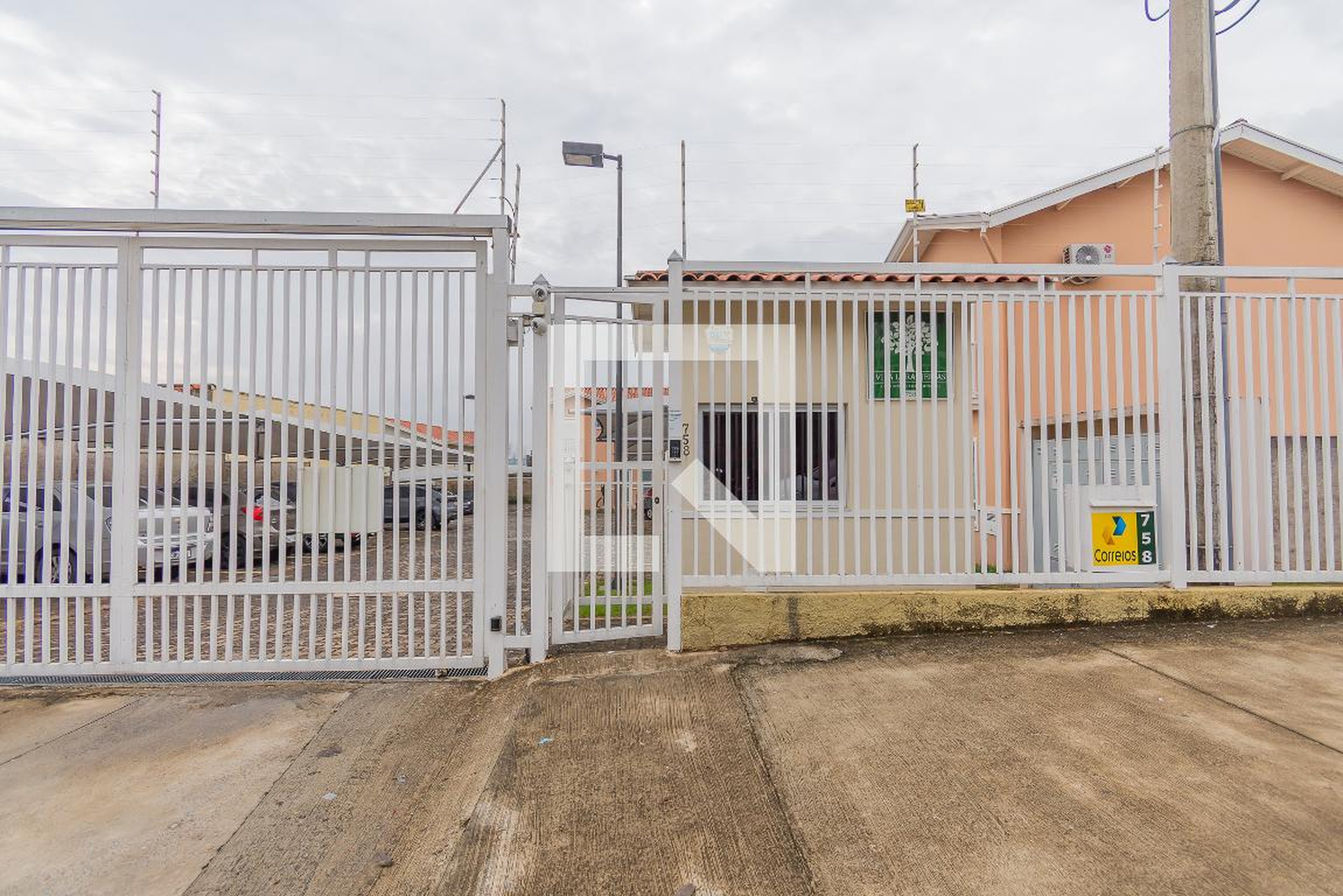 Fachada do Condomínio Condomínio Vila Laranjeiras