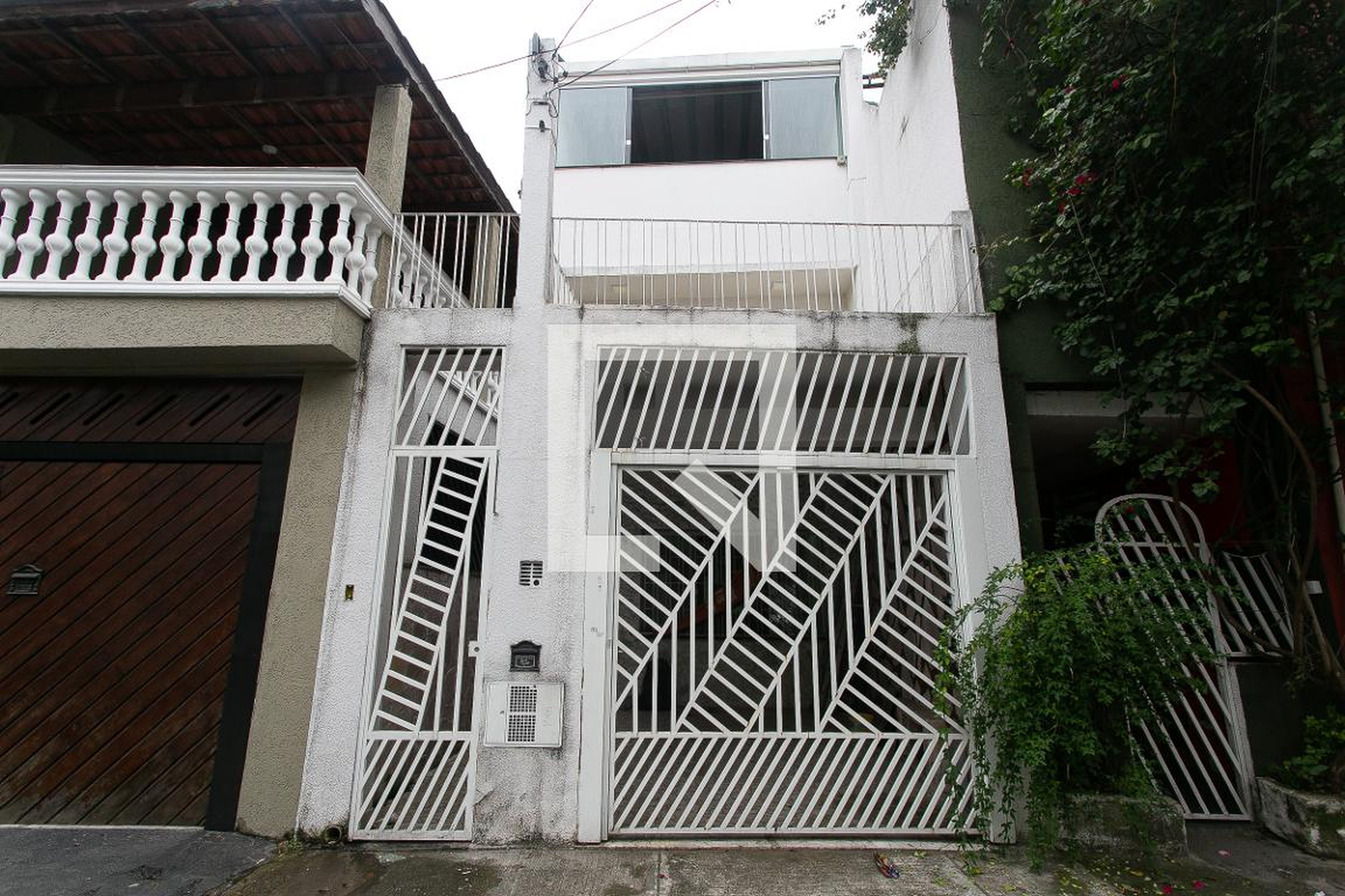 Fachada do Condomínio Condomínio em Rua Almirante Brasil, 349