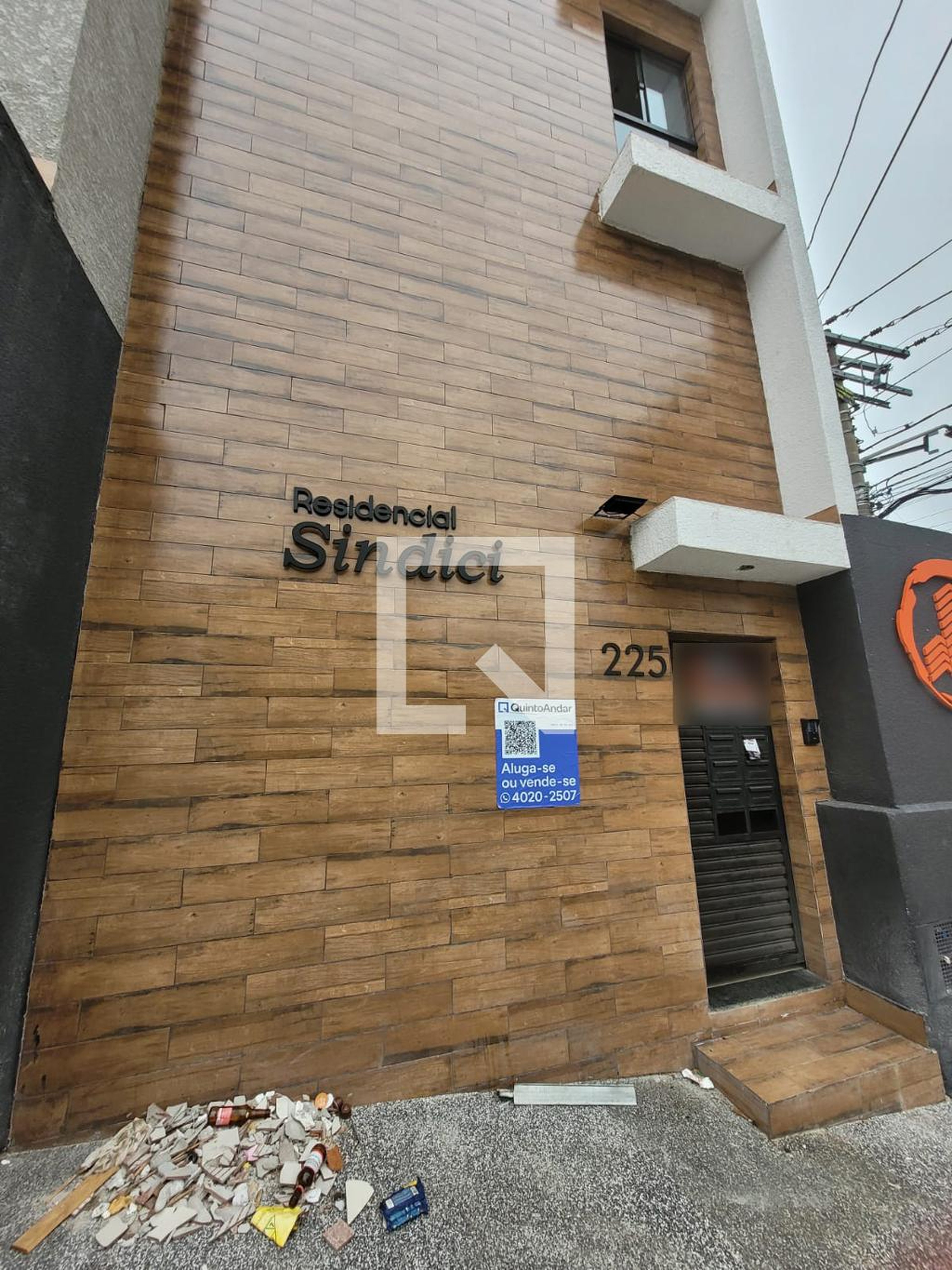 Fachada Condomínio em Rua Habenárias, 225