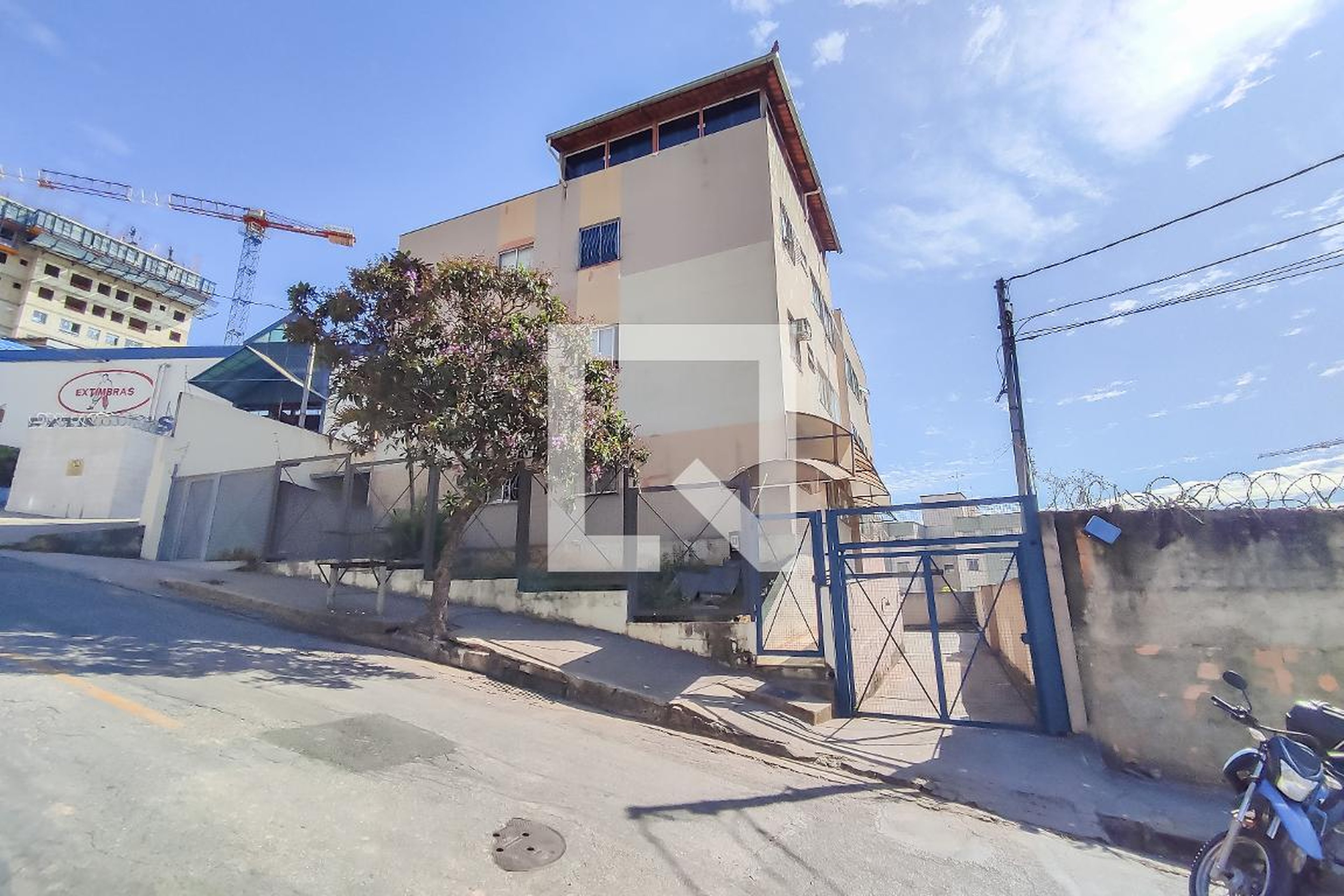 Fachada Condomínio em Rua das Pérolas, 98