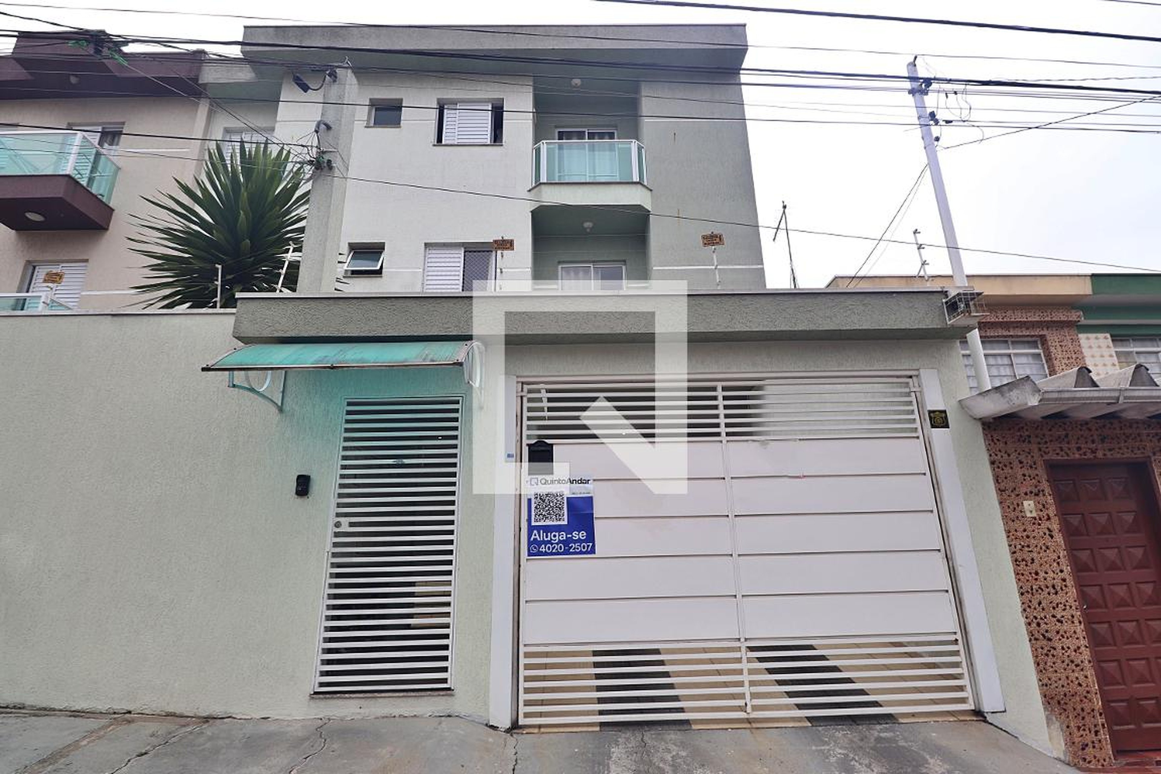 Fachada Condomínio em Rua Avinhao, 387