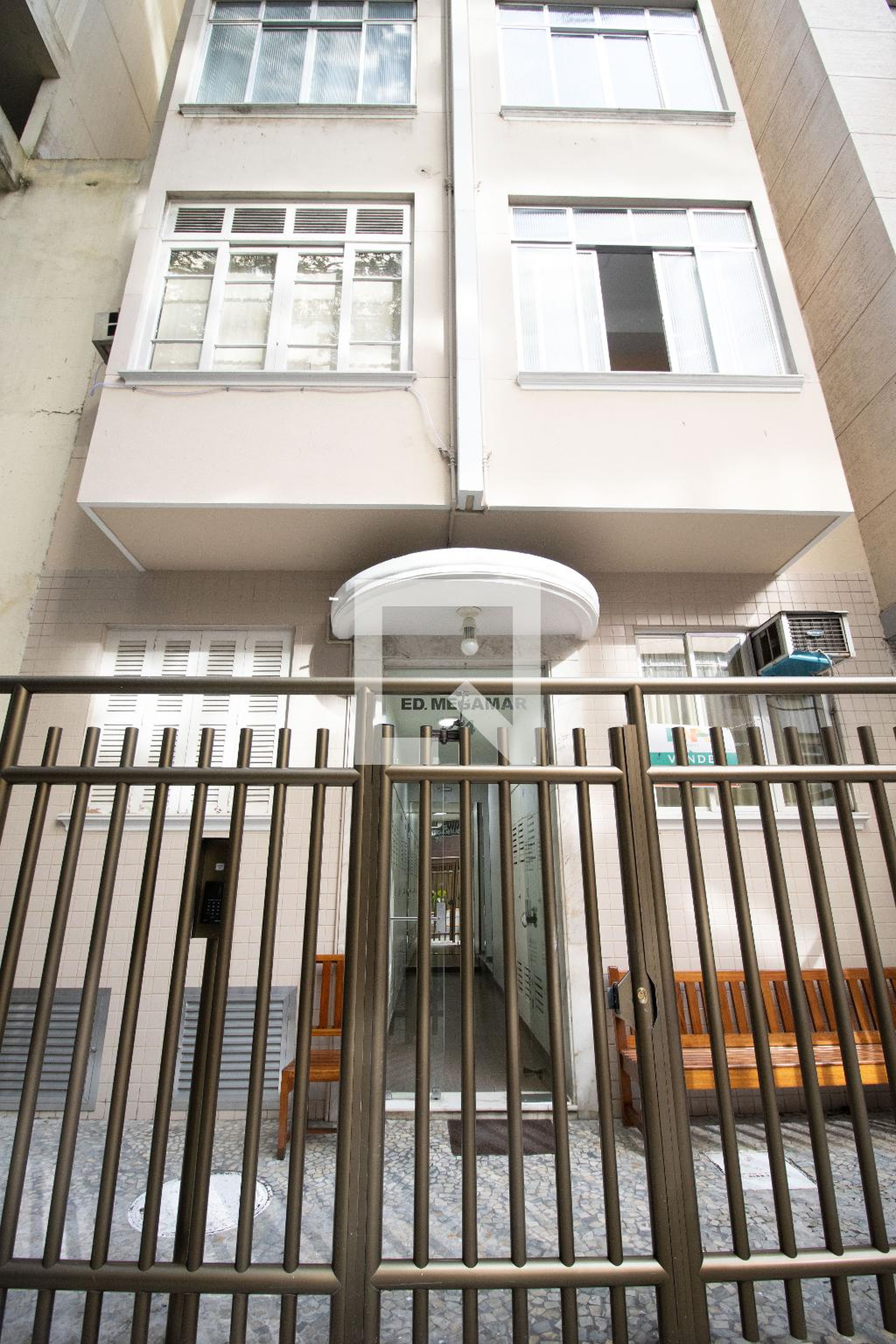 Fachada Condomínio em Rua Miguel Lemos, 84