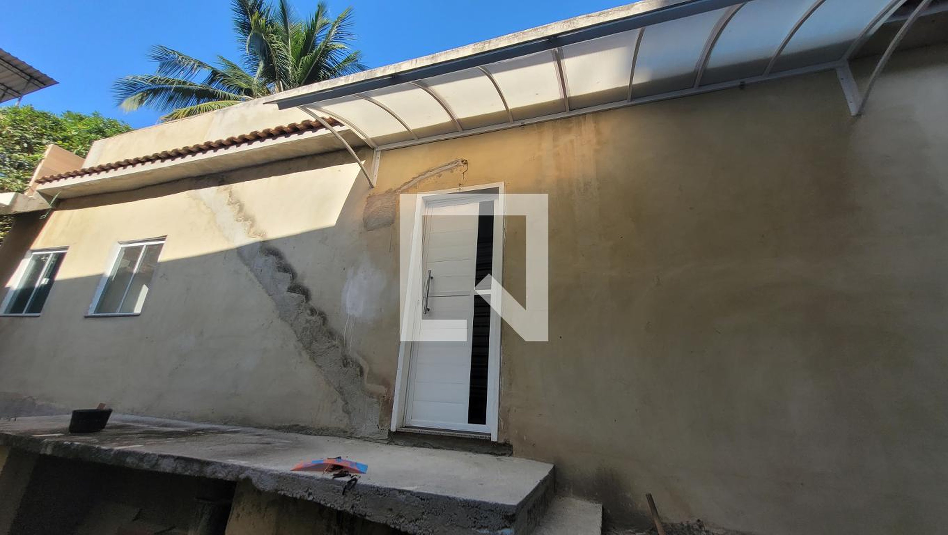 Fachada Condomínio em Rua Roberto Silva, 528