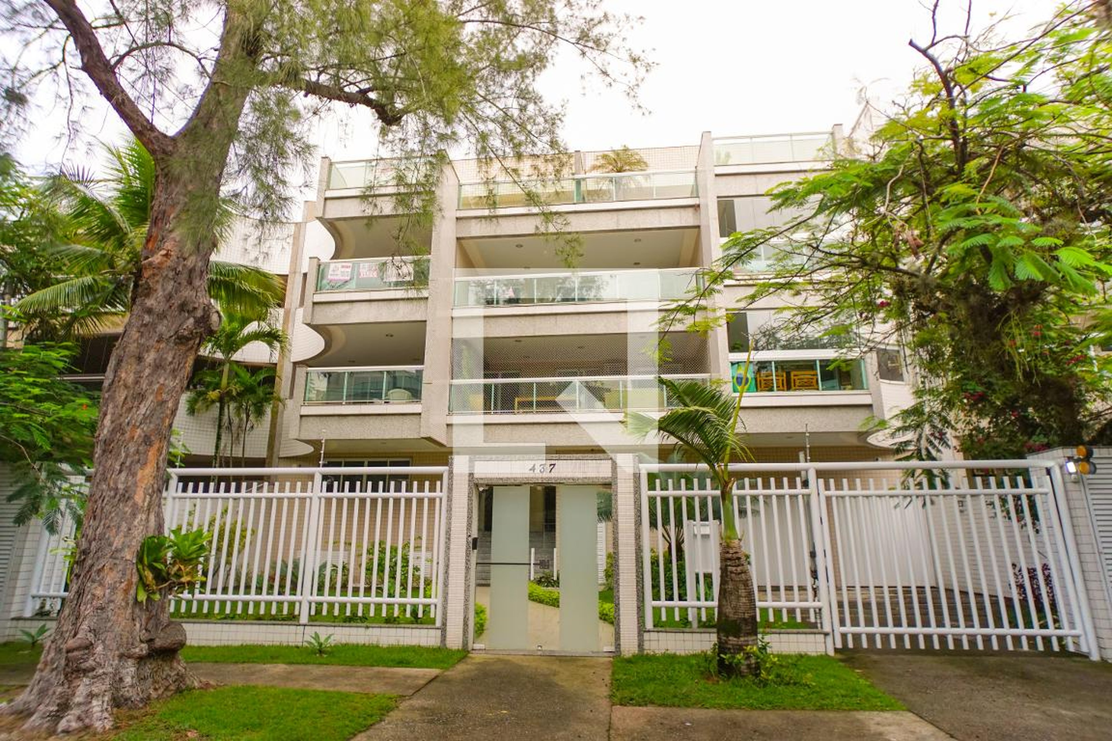 Fachada Condomínio em Rua Almirante Ary Rongel, 437