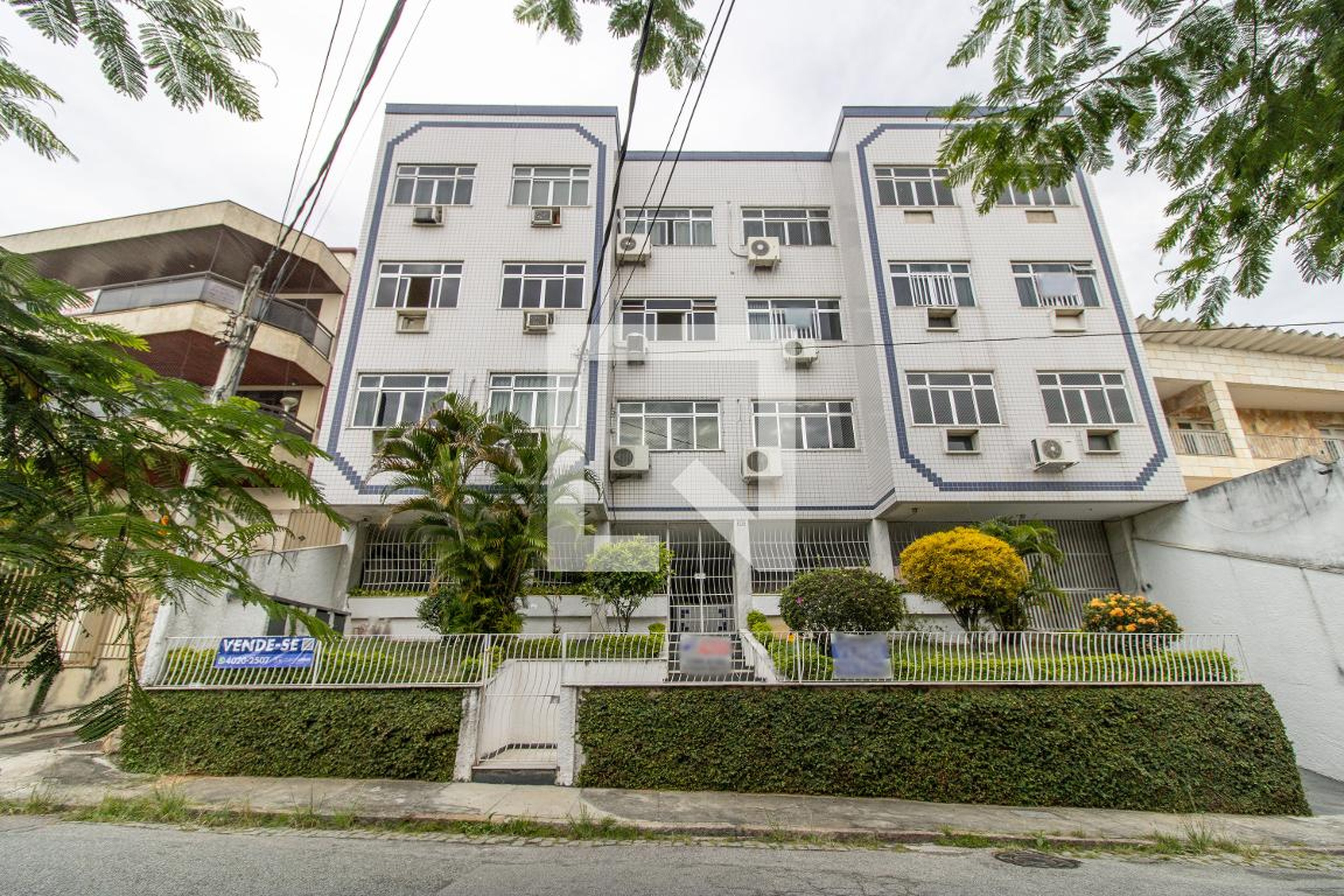 Fachada Condomínio em Rua Jaime Ovale, 192