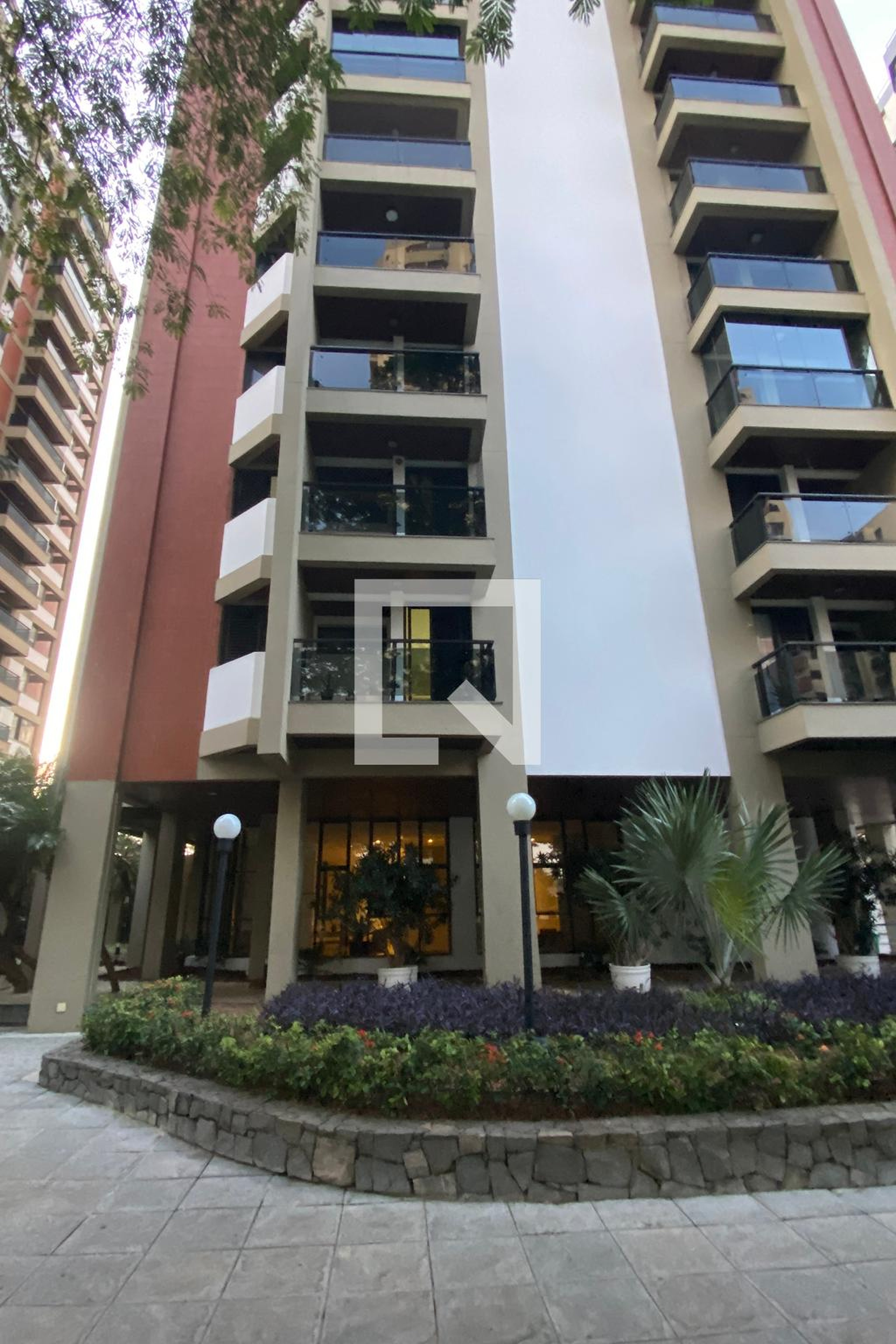 Fachada do Prédio Condomínio Californian Towers
