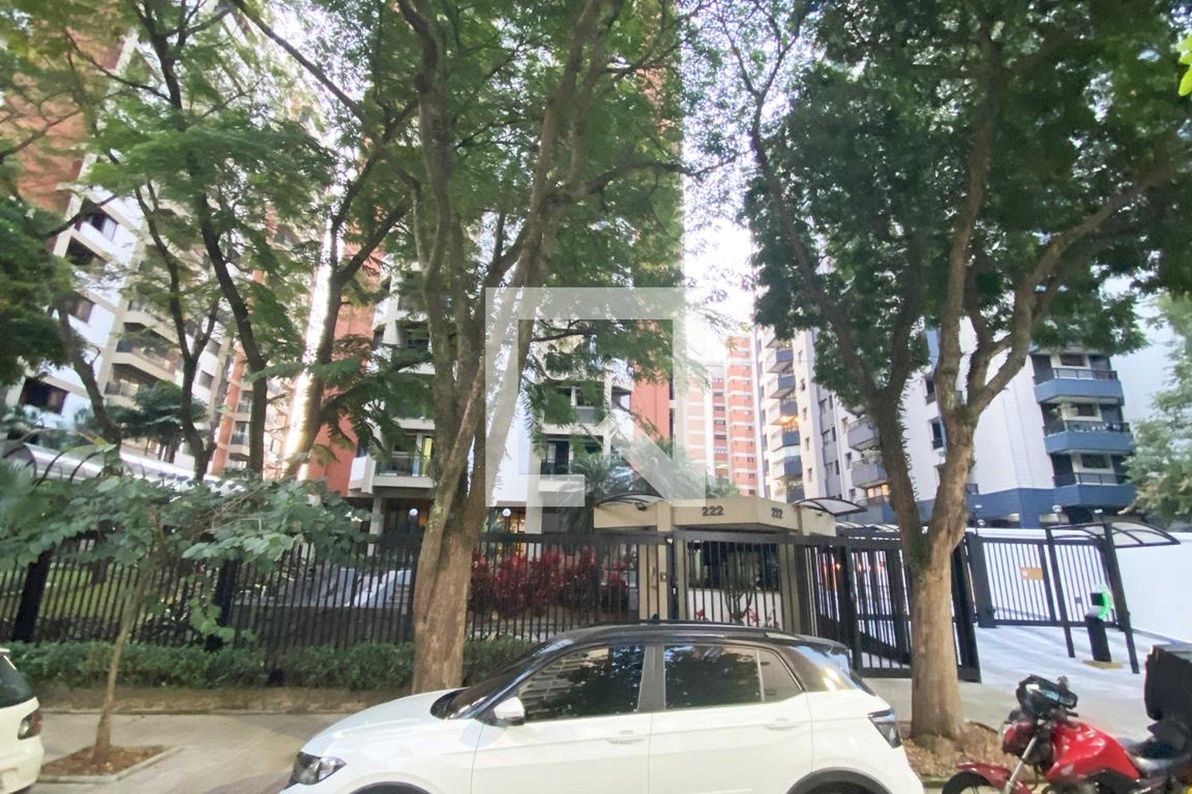 Fachada do Condomínio Condomínio Californian Towers