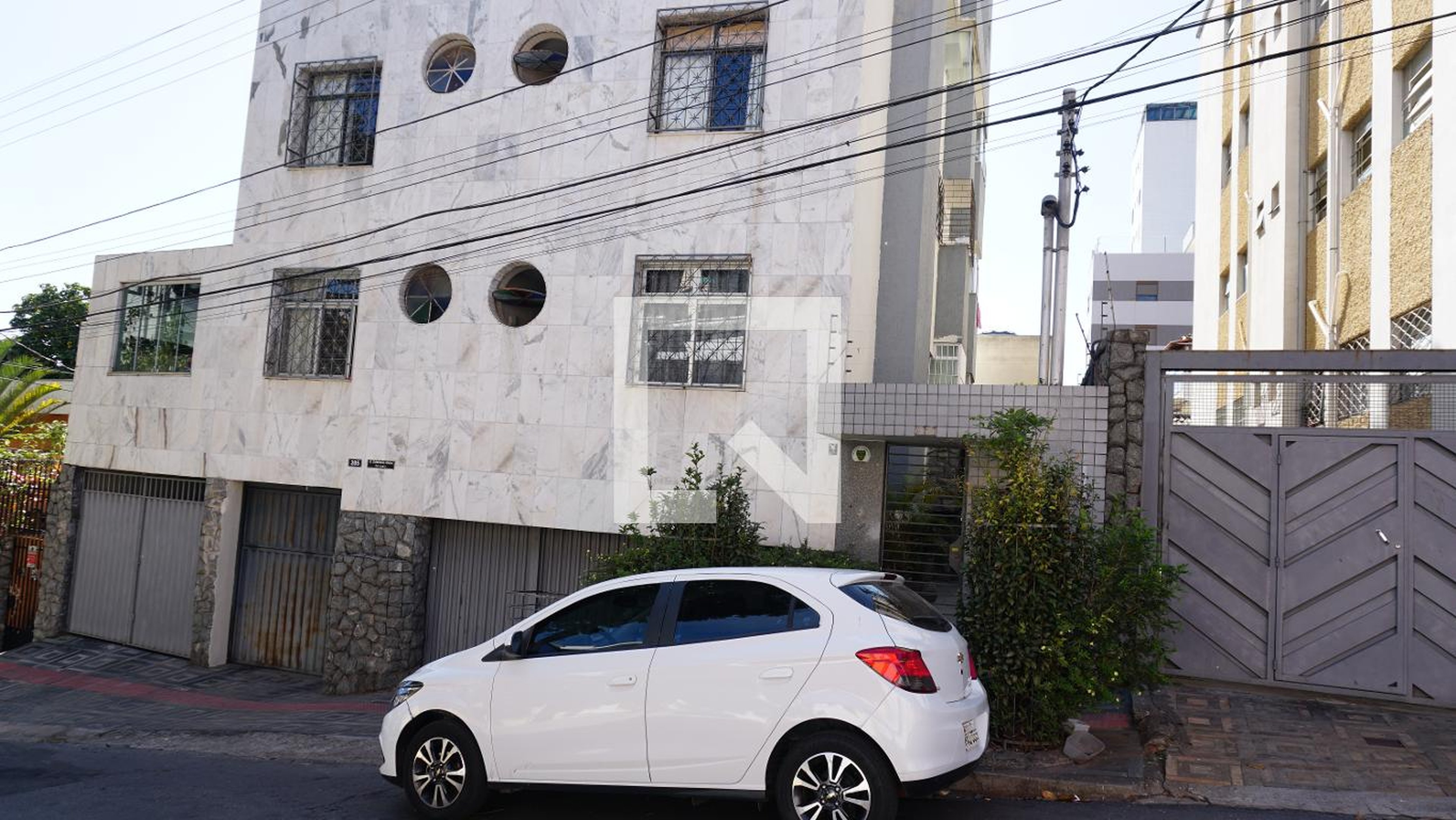 Fachada do Prédio Condomínio em Rua Ildefonso Alvin, 285
